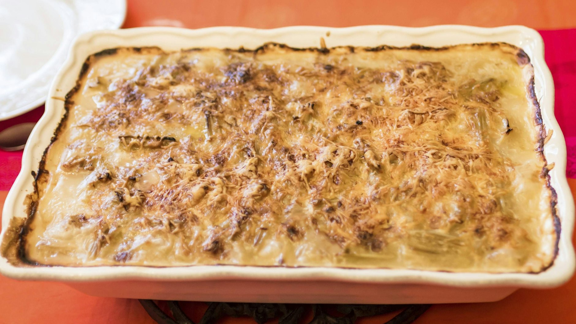Leckere Thüringer Käsepfanne ist schnell gemacht und schmeckt richtig lecker. Probieren Sie das einfache Rezept aus der DDR unbedingt mal aus!