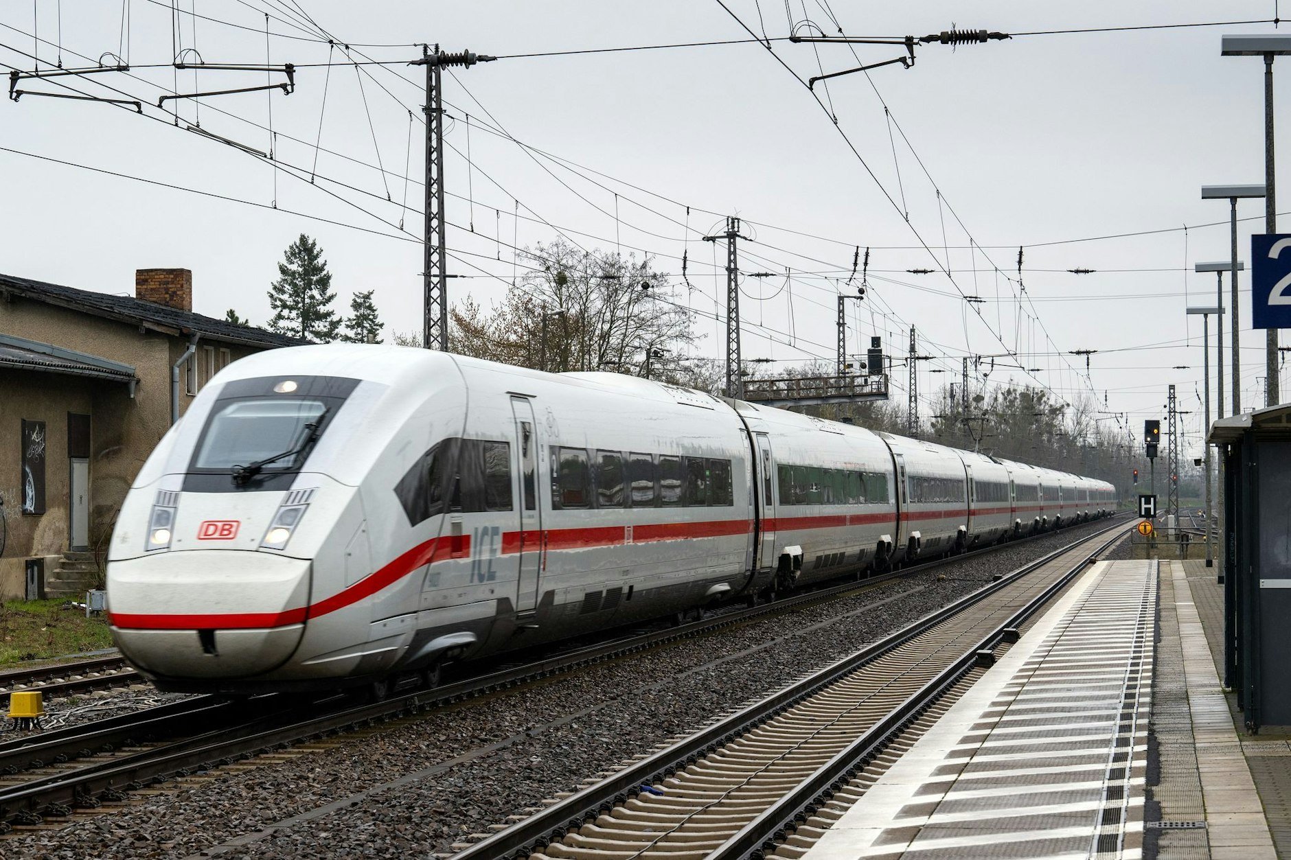 Ein ICE von München und Hamburg beendete seine Fahrt am Dienstag nach nur einer Station.