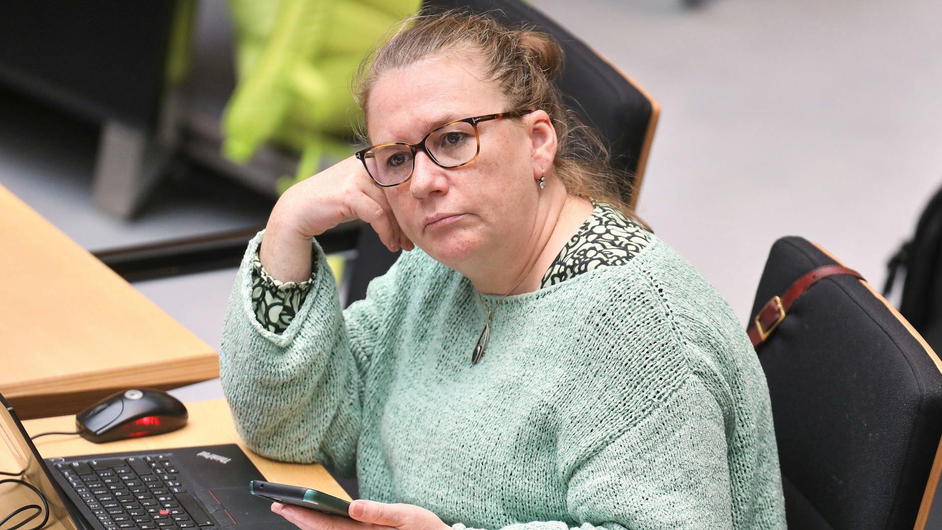 Auch Daniela Billig von Grünen kämpft dafür, dass der Asbest-Schutt schnell wegkommt.