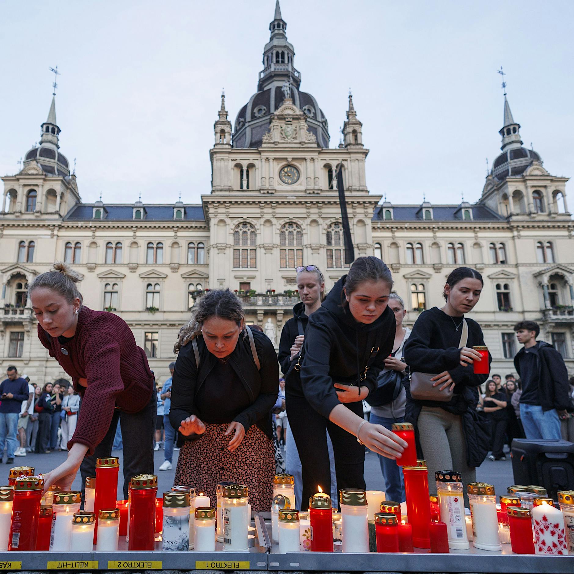 Nach Amoklauf in Graz: Schweigeminute in Österreich – Abschiedsbrief und Rohrbombe gefunden