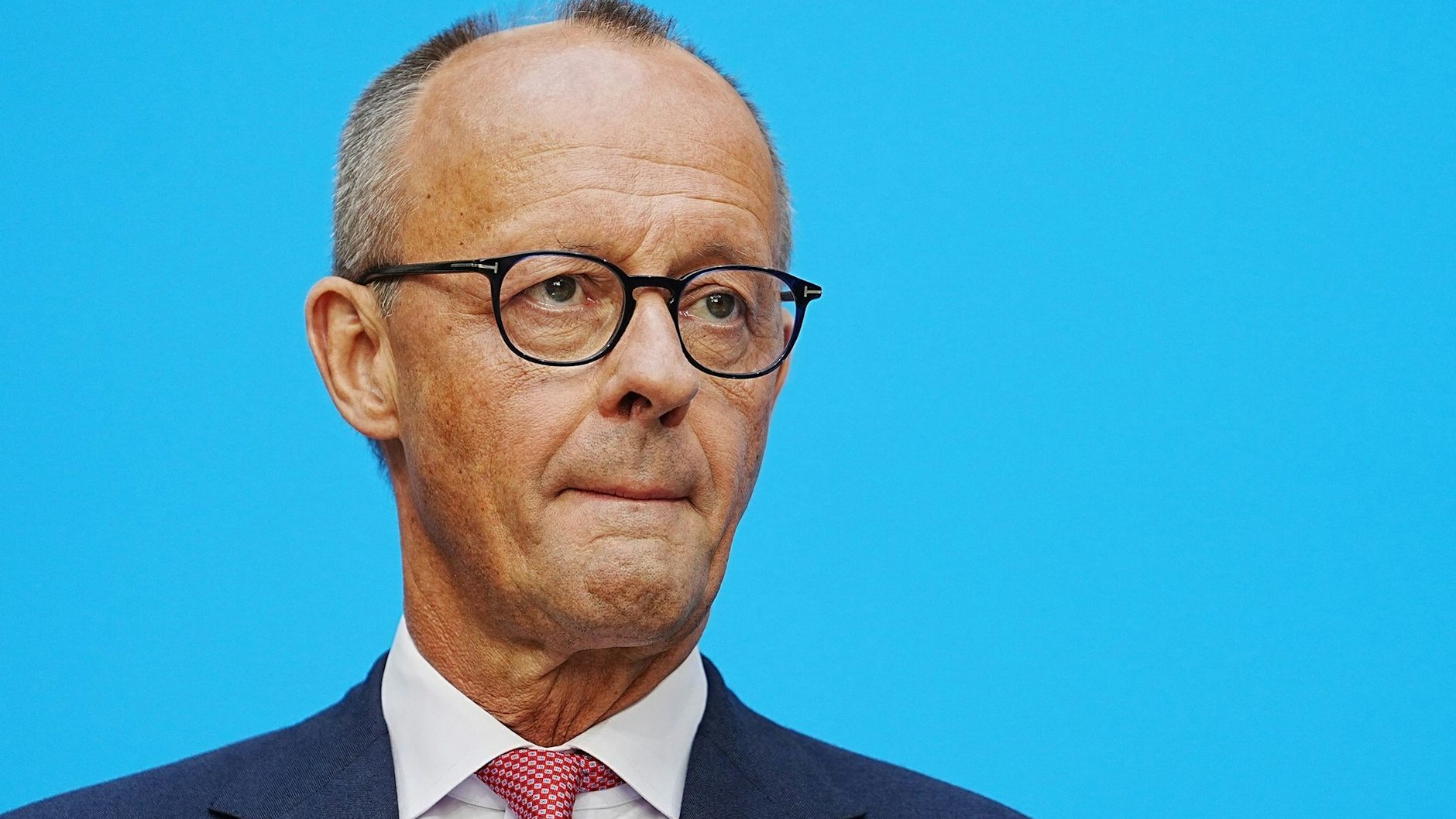 Bundeskanzler Friedrich Merz: Prüfen, ob Freiwilligkeit ausreichend ist.
