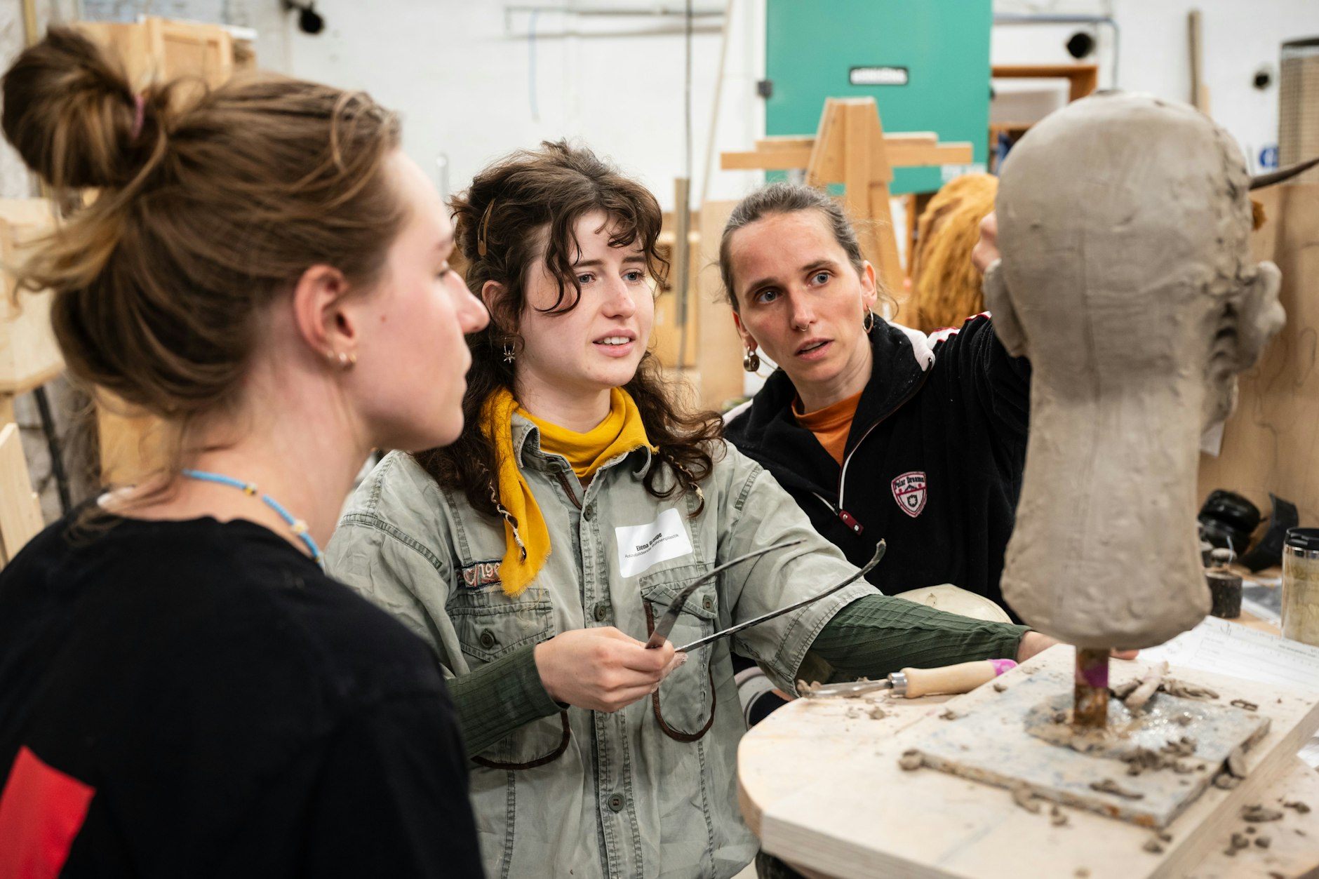 Die Volksbühnenwerkstatt ist ein Ausbildungsbetrieb, hier in der Theaterplastik.