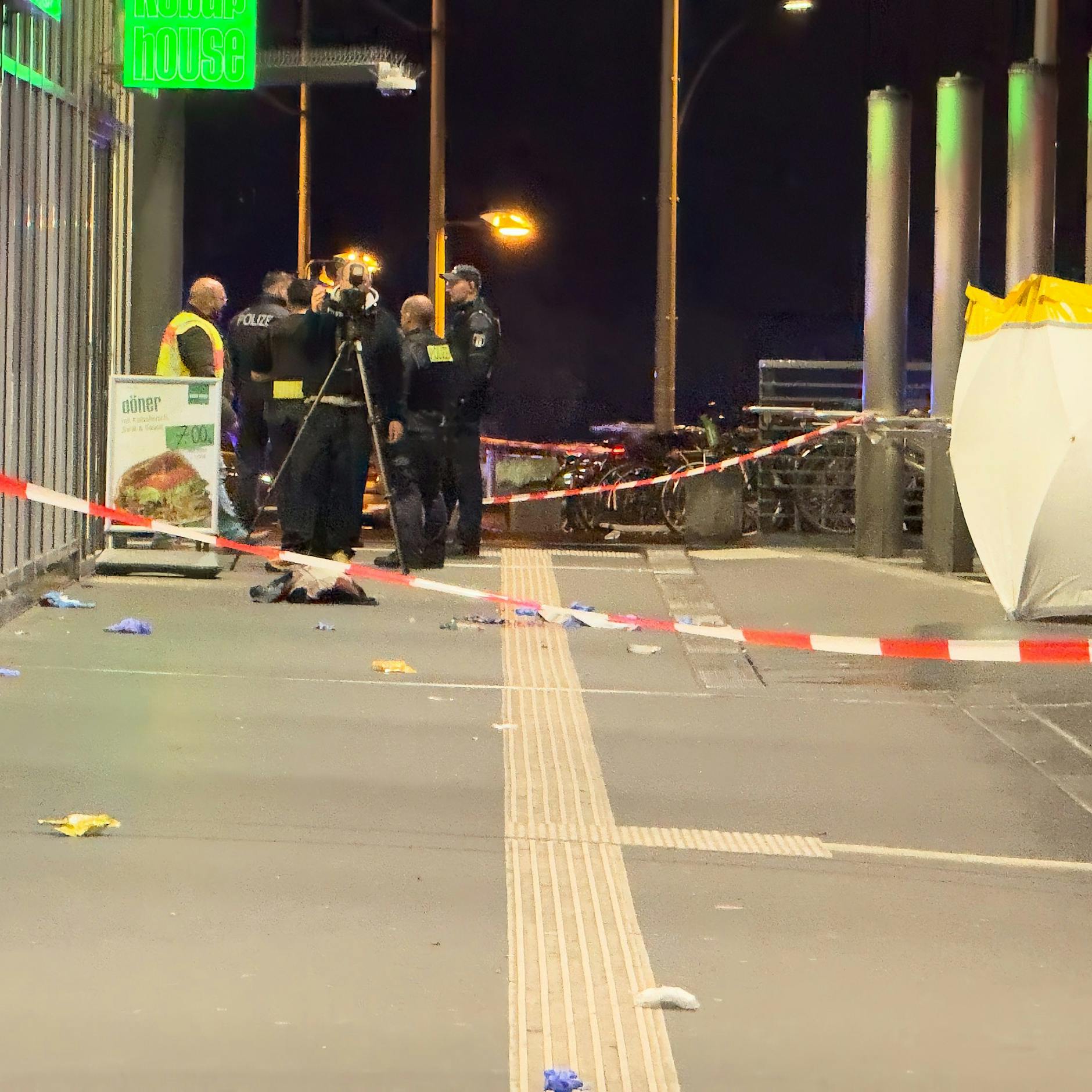 An Berliner Bahnhof: Mann (39) stirbt nach Messer-Attacke – Täter flüchtig