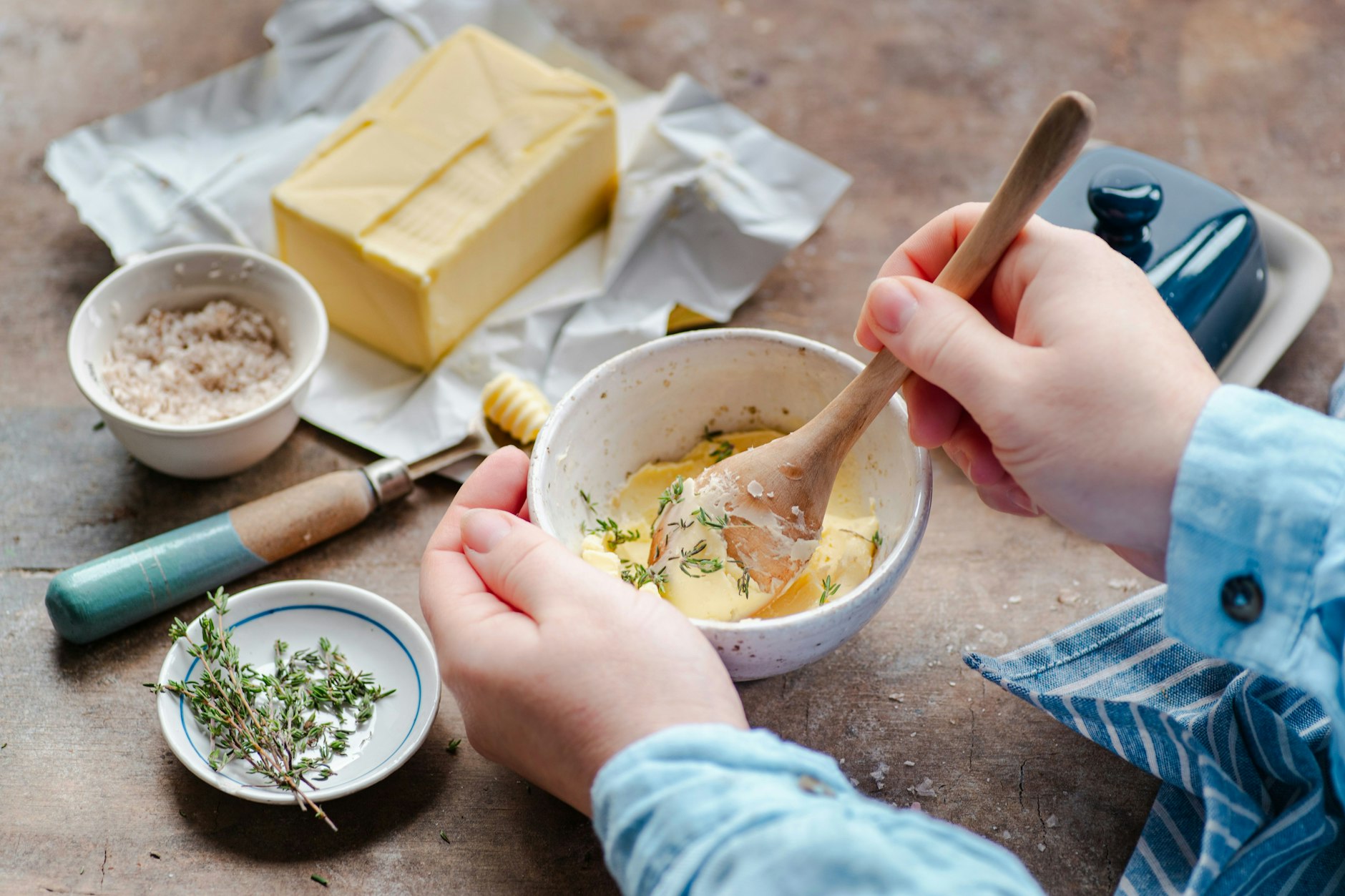 Butter: Das Geheimnis aller Perfektion, wenn sie zischend ihre Aromen mit dem Fleisch teilt.
