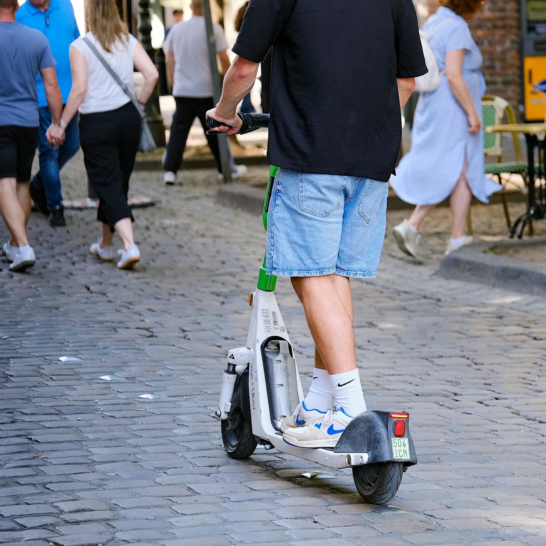 Priesterweg in Schöneberg: Bezirk zieht Bilanz nach Abschleifen des Kopfsteinpflasters