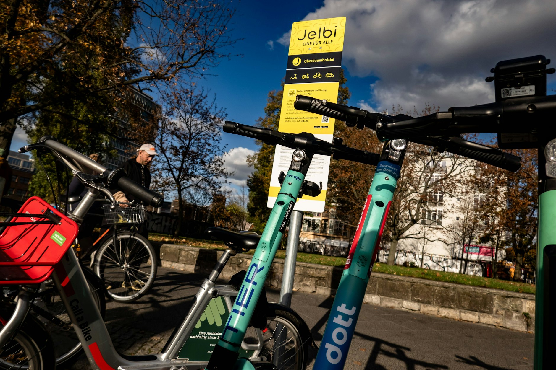 Mit dem Jelbi-Netz Steglitz und dem Teilnetz in Friedenau entsteht die erste „Jelbi-Zone“ im öffentlichen Straßenraum außerhalb des S-Bahn-Rings.