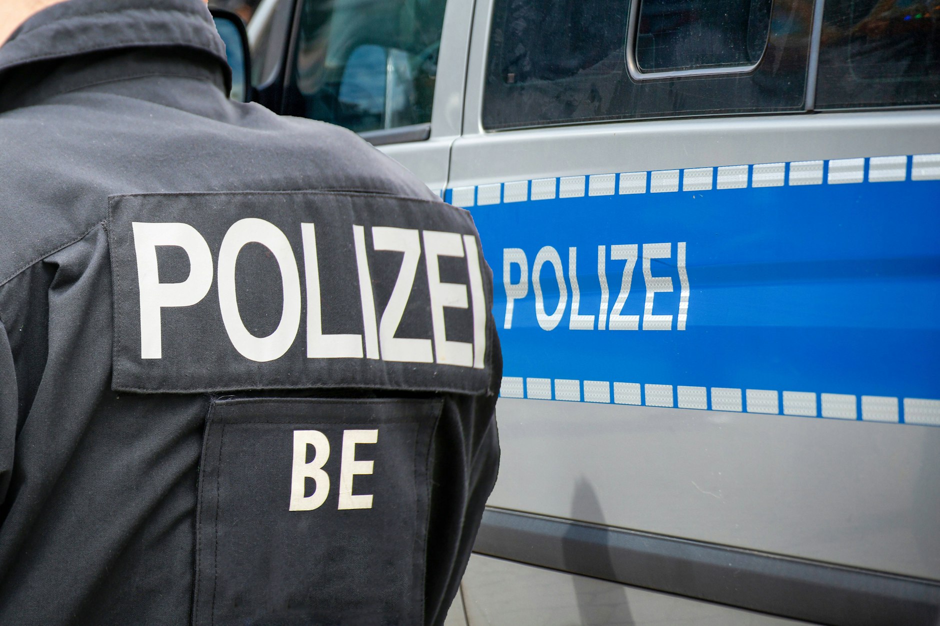 Die Polizei hat in Berlin eine Razzia durchgeführt.