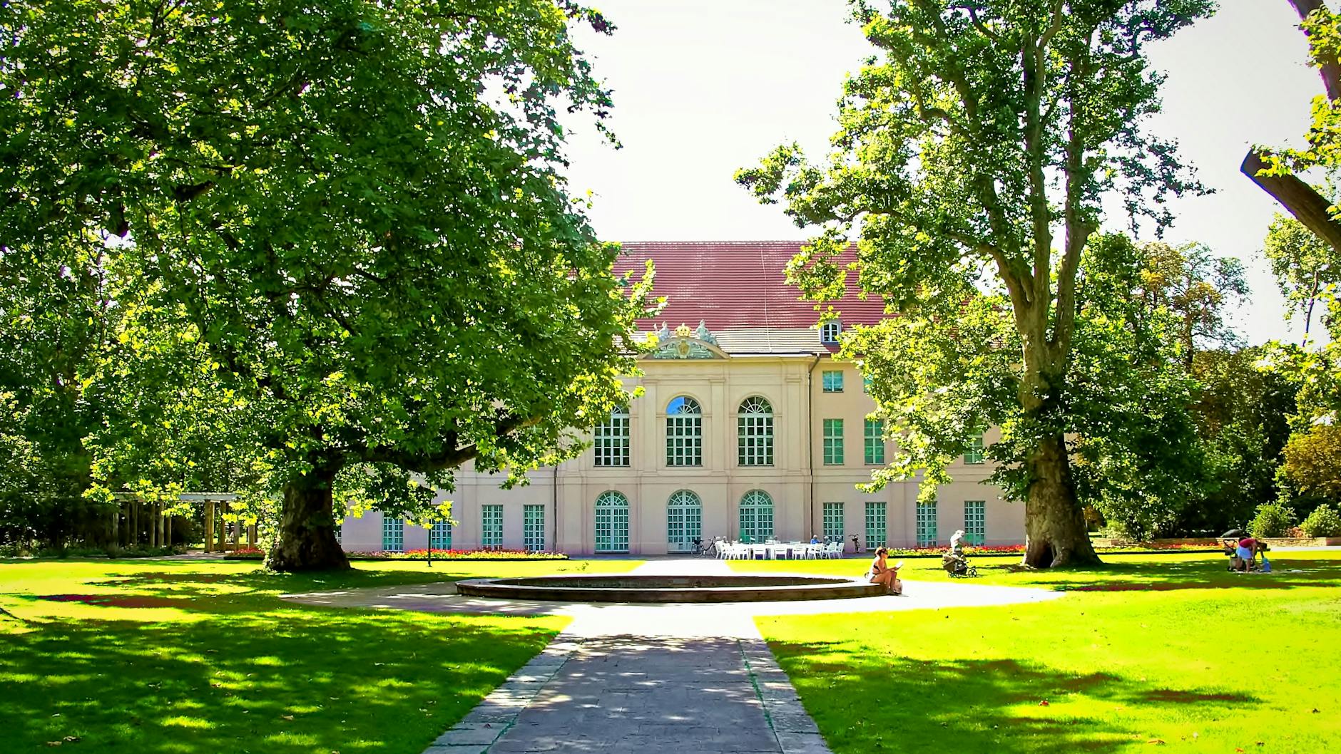 Rund um das Schloss Schönhausen findet am Wochenende das Kunstfest Pankow der GESOBAU statt.