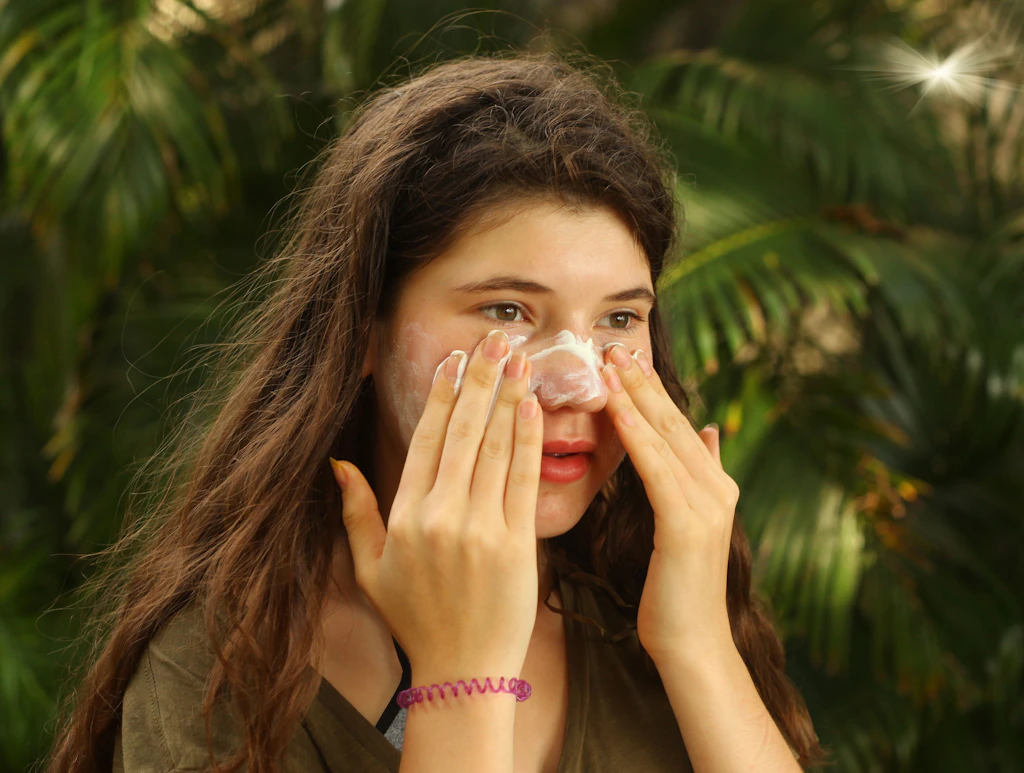 Mythen um Sonnenschutz: Sind Cremes wirklich pures Gift und verursachen Krebs?