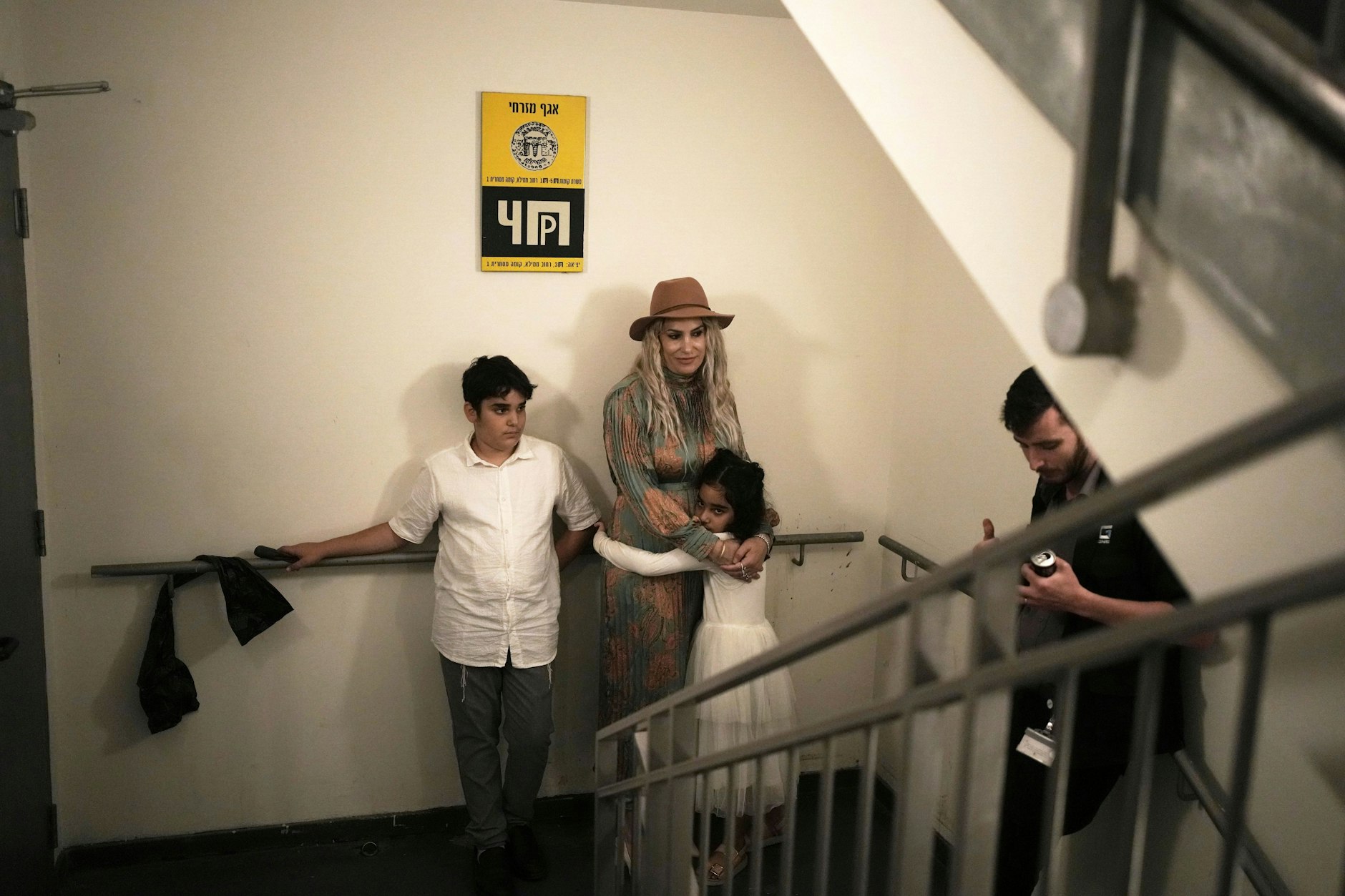 Menschen in Jerusalem suchen Schutz in Kellern.