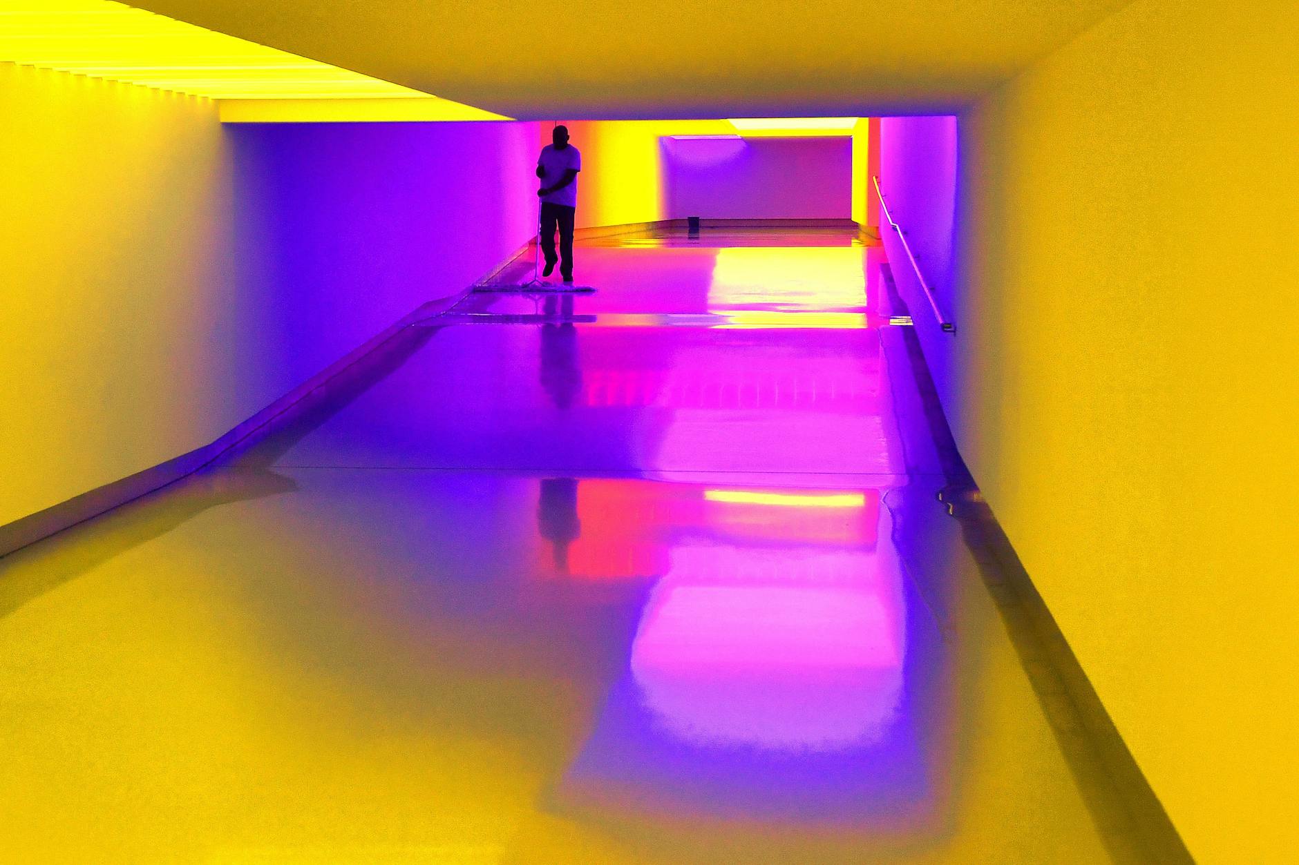 Vor allem kinderreiche Eltern werden oft als geringfügig Beschäftigte eingestellt, mit offiziellen Verträgen – etwa als Reinigungskräfte, Küchenhilfen oder Bauhelfer.