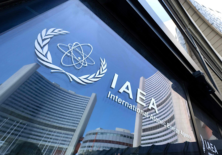 Überwacht das iranische Atomprogramm:  Eingangstür zum Hauptquartier der Internationalen Atomenergie-Organisation (IAEO) in Wien am Tag des israelischen Angriffs