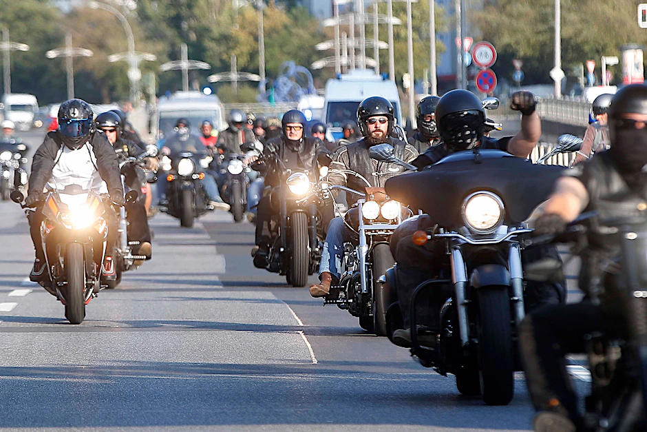 Die Bandidos fahren am Samstag mit Motorradkorsos durch Berlin.