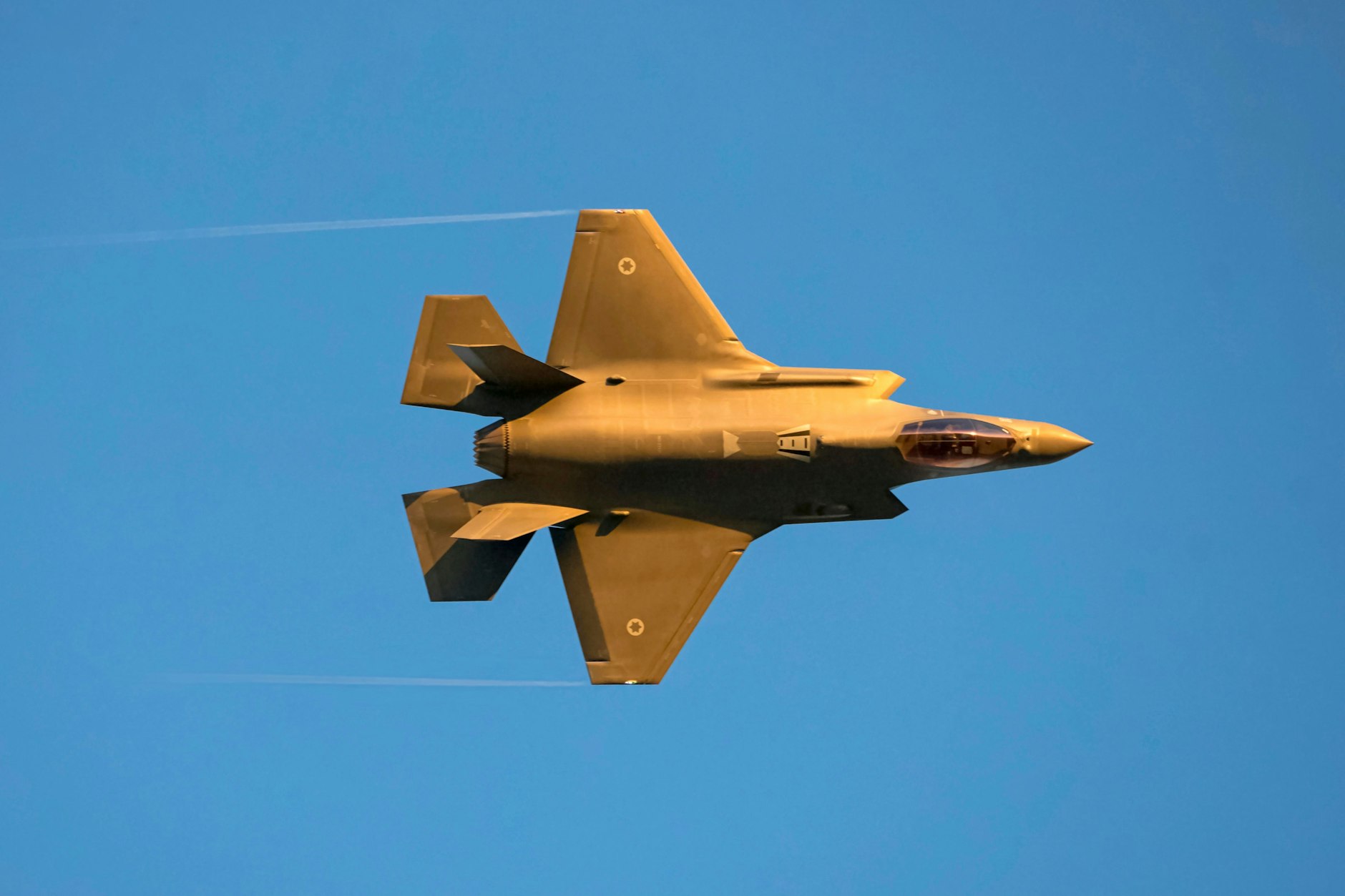 Kurz vor Morgengrauen detonierten Sprengsätze im iranischen Natanz, Fordo und Täbris: Israels F-35-Jets rissen gewaltige Löcher in Irans Luftabwehr.