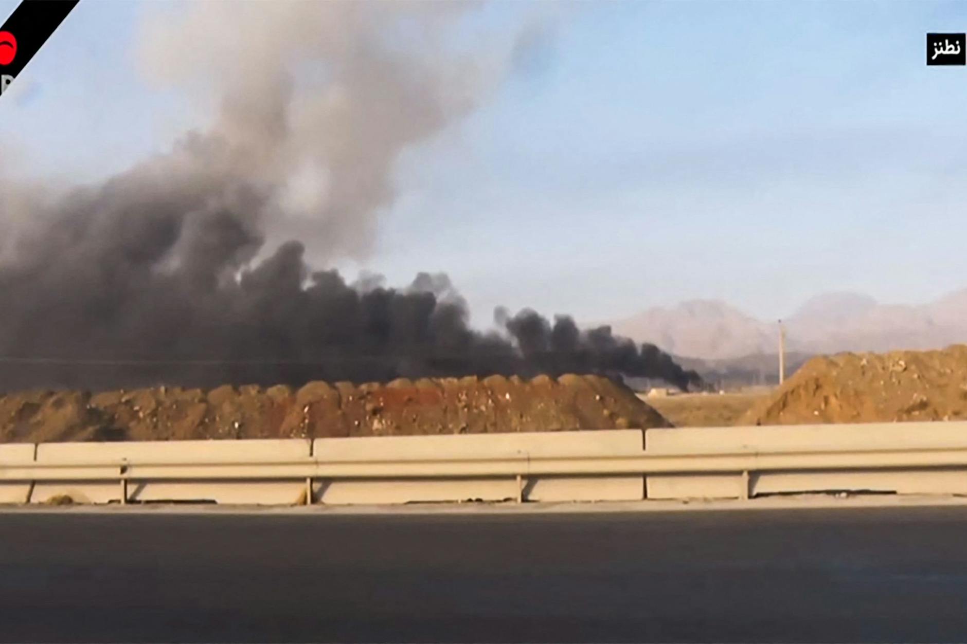 Dieses Bild aus dem iranischen Fernsehen soll Rauch zeigen, der von den Explosionen in der Atomanlage Natanz aufsteigt.