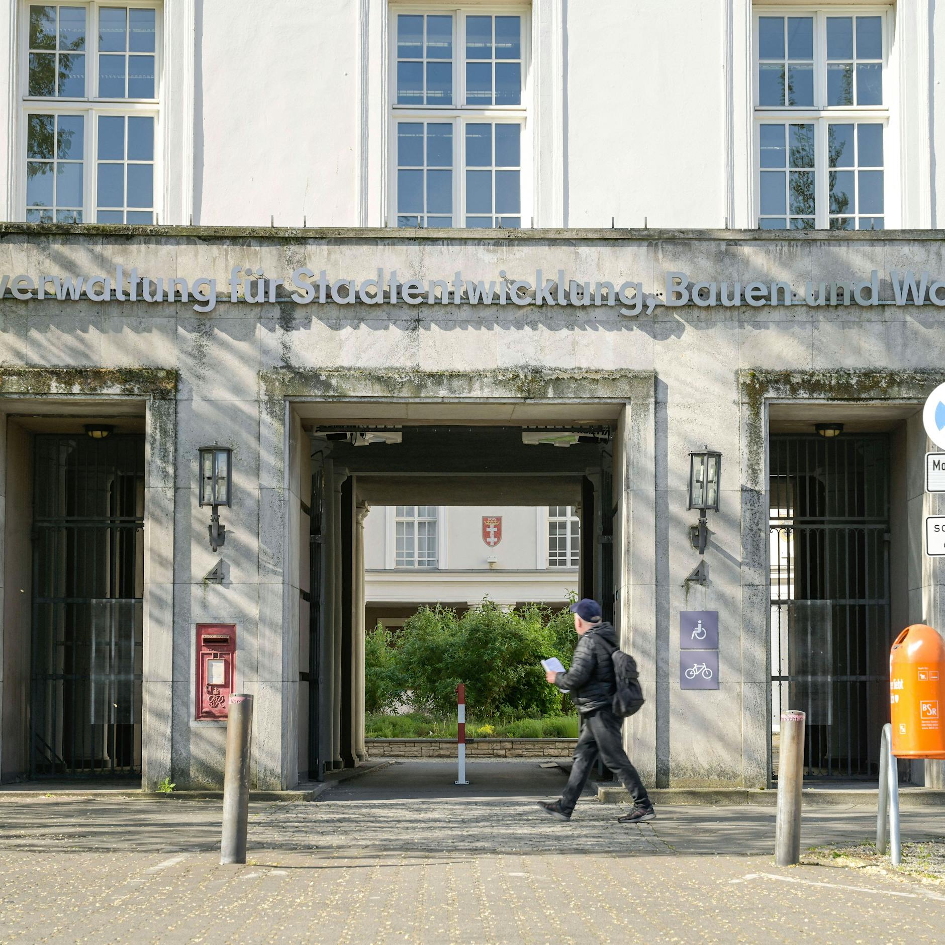 Falsche Abrechnungen: Männer ergaunern halbe Million Euro aus Staatskasse