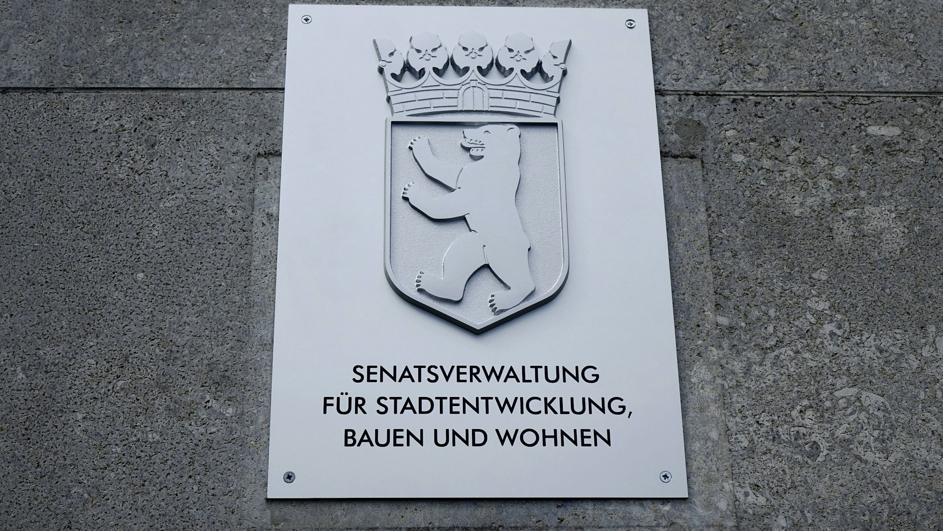 Ein krasser Fall von Betrug ist bei der Senatsverwaltung für Stadtentwicklung und Wohnen aufgefallen. 