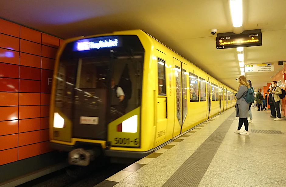 Eine U-Bahn de Linie 5.