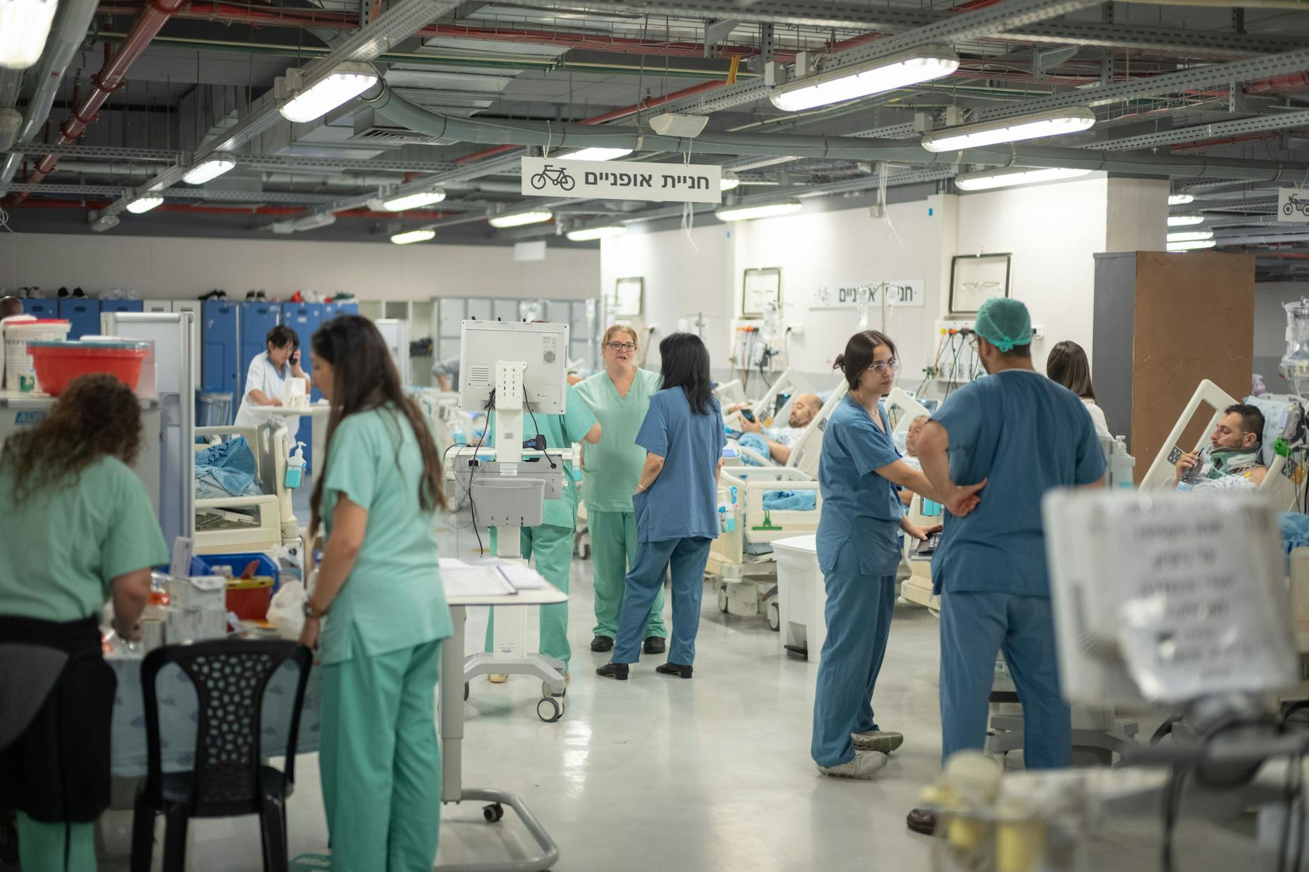 Israel, Tel Aviv: Das Ichilov-Krankenhaus in Tel Aviv, offiziell das Tel Aviv Sourasky Medical Center, verlegt aus Furcht vor möglichen iranischen Vergeltungsangriffen Patienten in seinen befestigten unterirdischen Komplex.