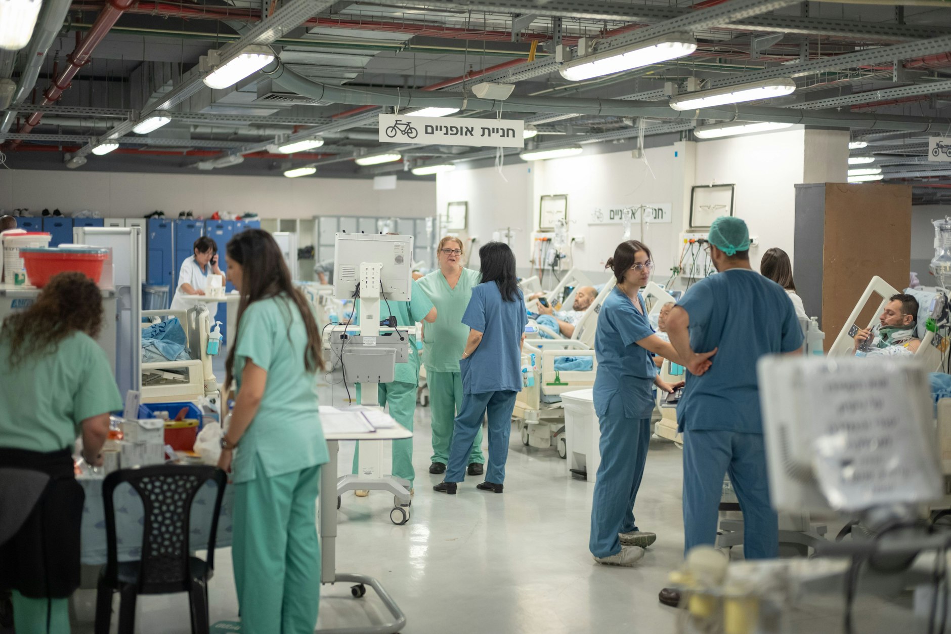 Israel, Tel Aviv: Das Ichilov-Krankenhaus in Tel Aviv, offiziell das Tel Aviv Sourasky Medical Center, verlegt aus Furcht vor möglichen iranischen Vergeltungsangriffen Patienten in seinen befestigten unterirdischen Komplex. 