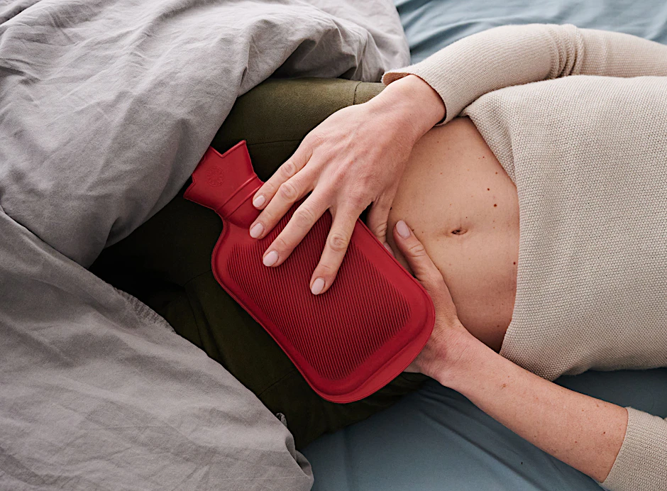 Viele von der Unterleibserkrankung Endometriose Betroffene leiden unter starken Symptomen und damit verbundenen Einschränkungen im Alltag.