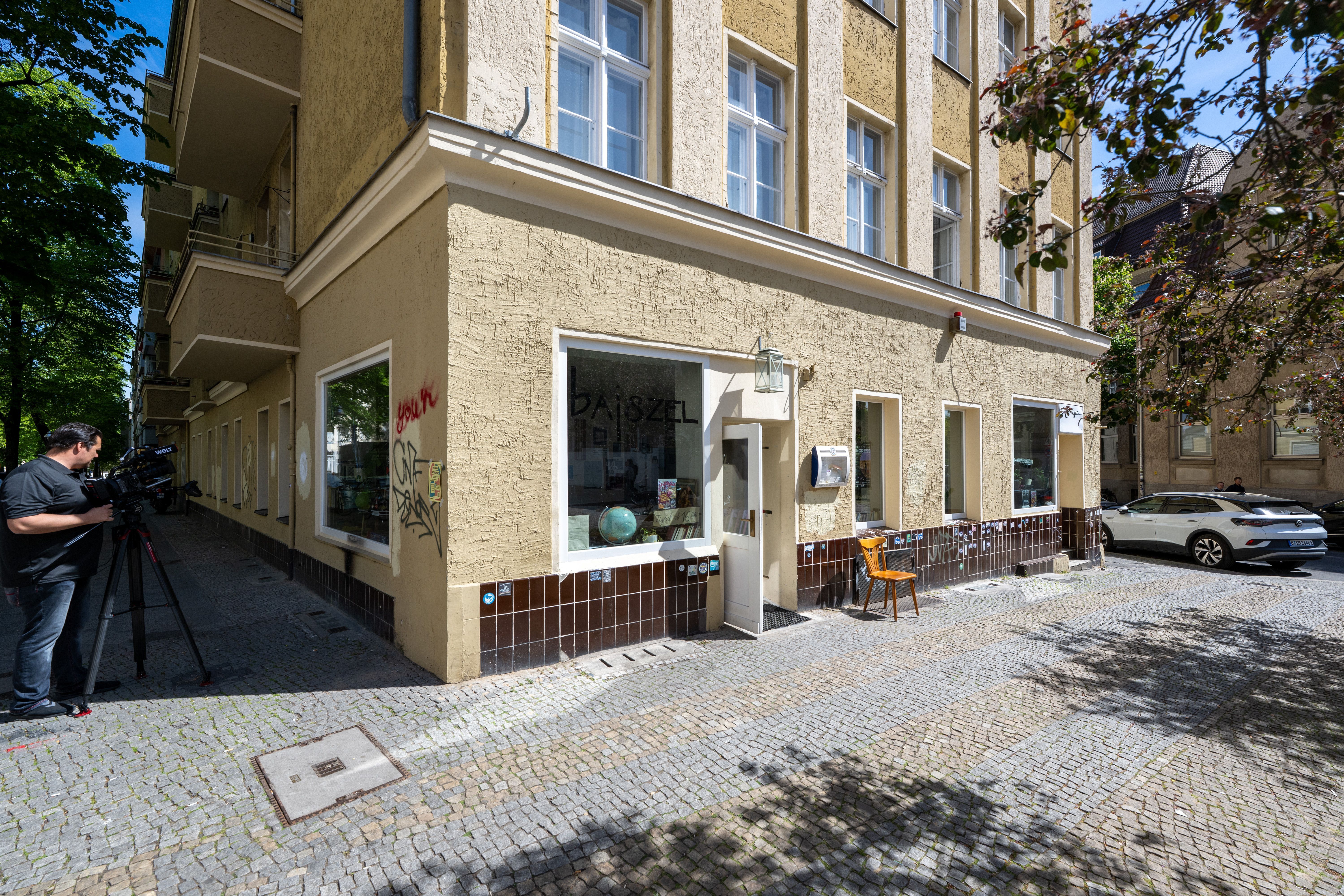 Antisemitische Attacke auf das „Bajszel“ in Neukölln: Geschwisterpaar attackiert Lokal