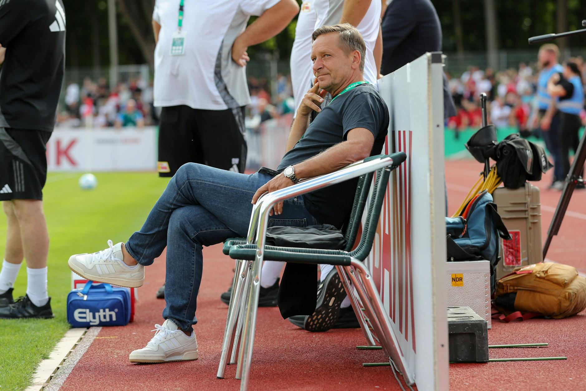 Unions Sportchef Horst Heldt kann sich in der ersten Pokalrunde wieder entspannt zurücklehnen. Vergangenes Jahr ging es nach Greifswald, dieses mal nach Gütersloh.