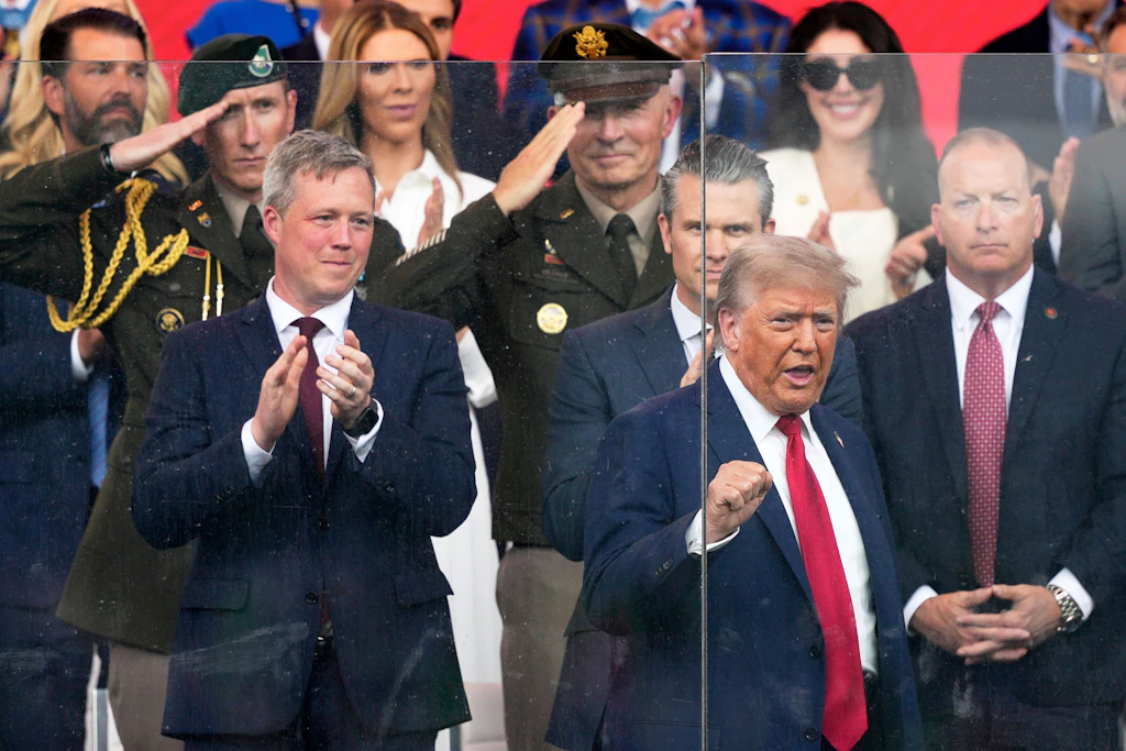 „Totaler Fail“: Trump-Parade wird zum Desaster vor leerer Tribüne