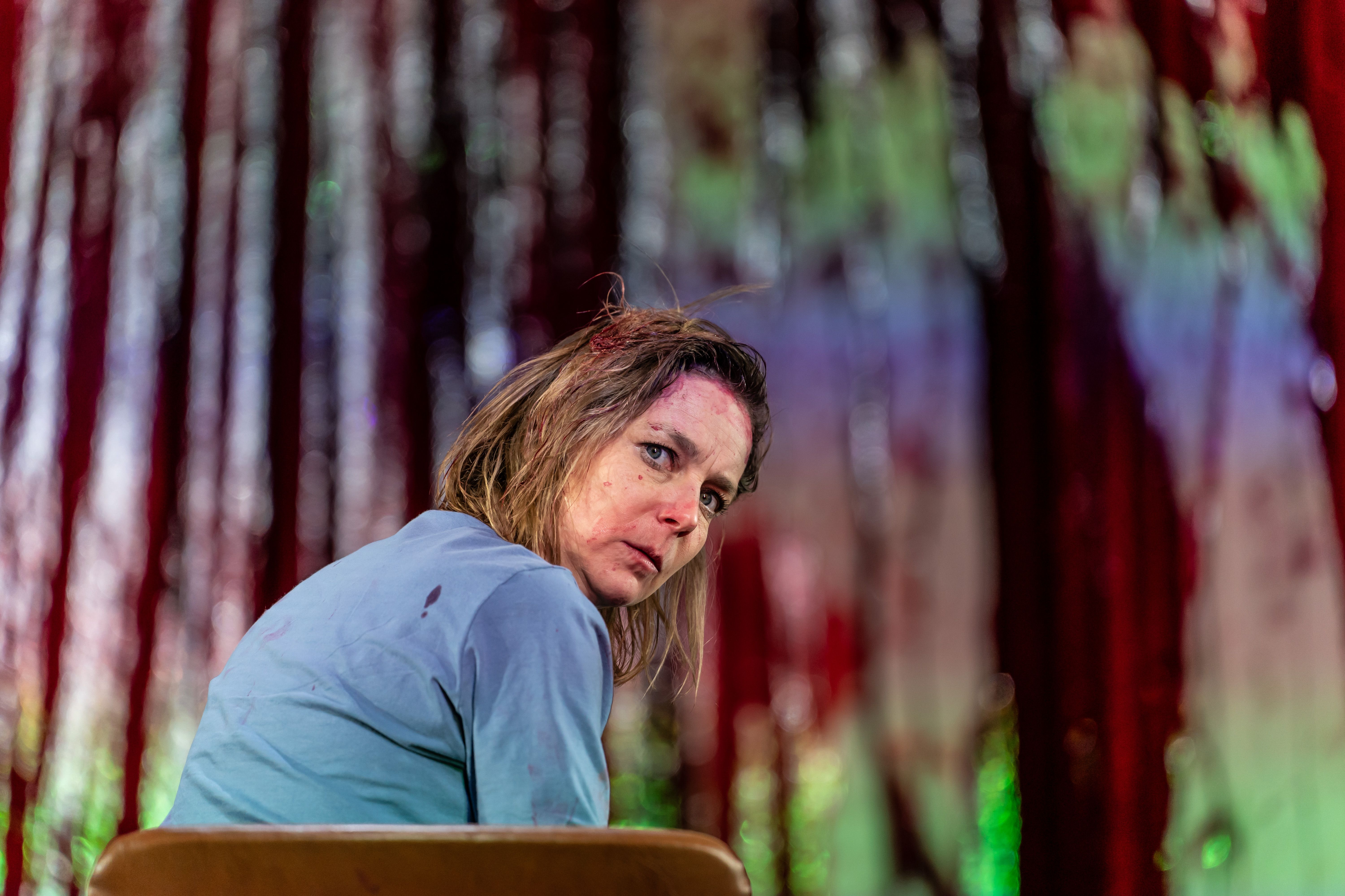 Blutbad bei den Autorentheatertagen: Warum Christopher Rüping sieben Eimer für Ajax und der Schwan der Scham nicht genügen