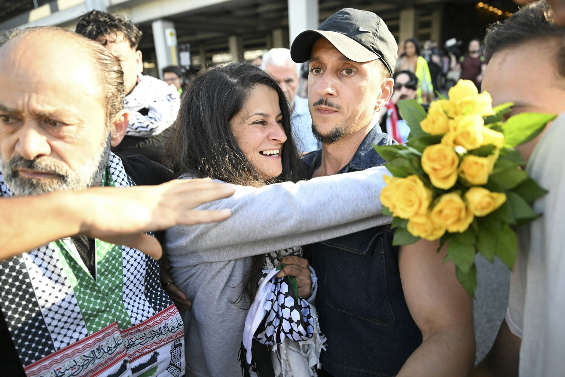 Ankunft der propalästinensischen Aktivistin Yasemin Acar am Flughafen BER am Donnerstag.