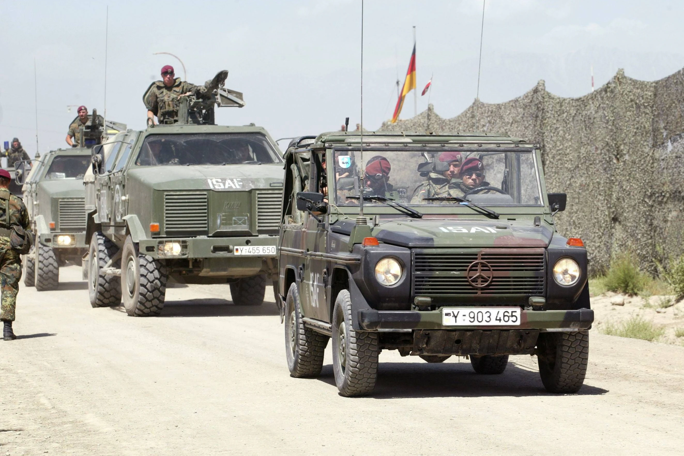 Deutsche Soldaten im Feldlager der internationalen Afghanistan-Schutztruppe ISAF in Kabul, 2002