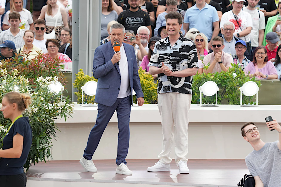 Joachim Llambi (l.) und Lutz van der Horst ersetzen Andrea Kiewel im ZDF-„Fernsehgarten“.