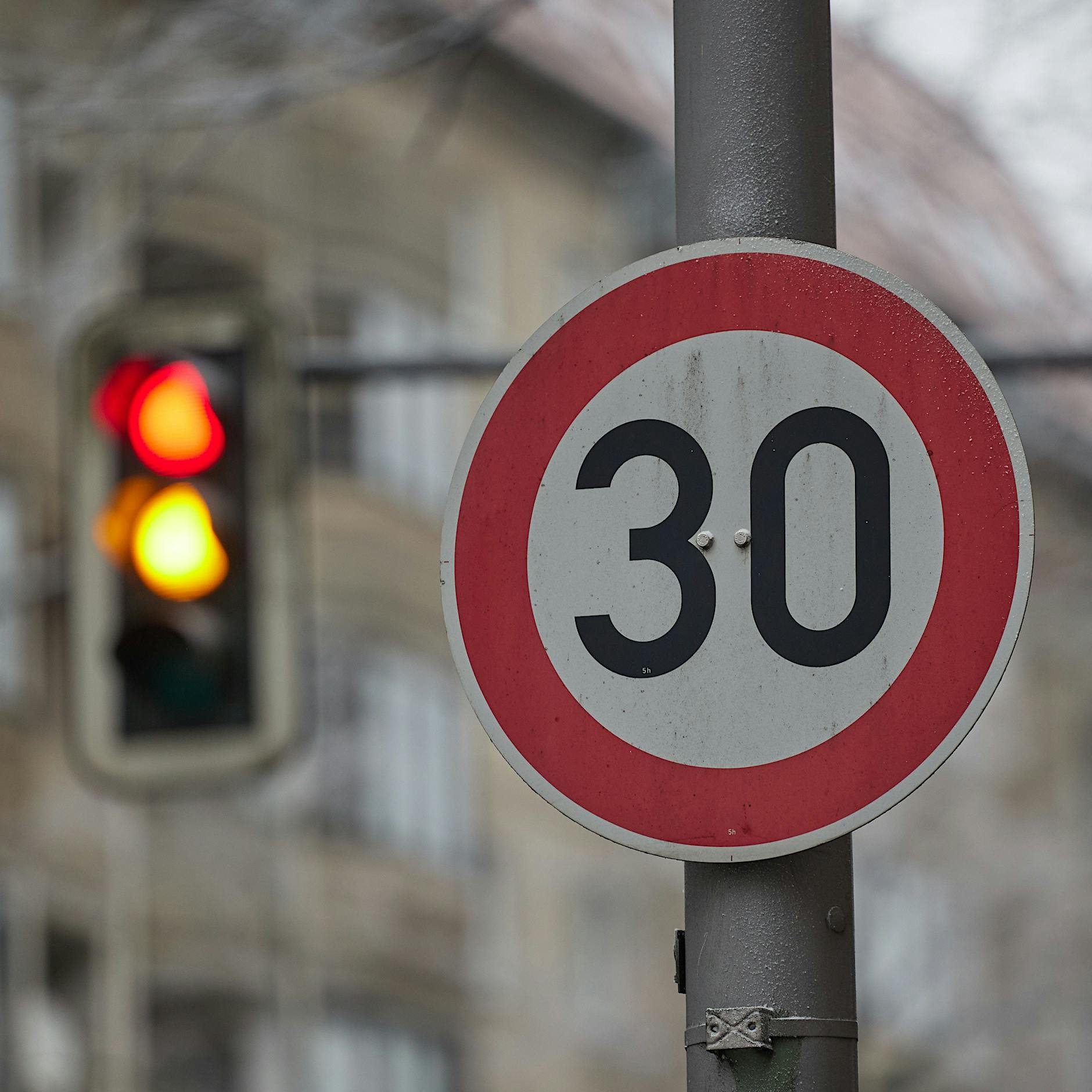 Senat will weniger Tempo 30 in Berlin: Warum die Schilder trotzdem bleiben