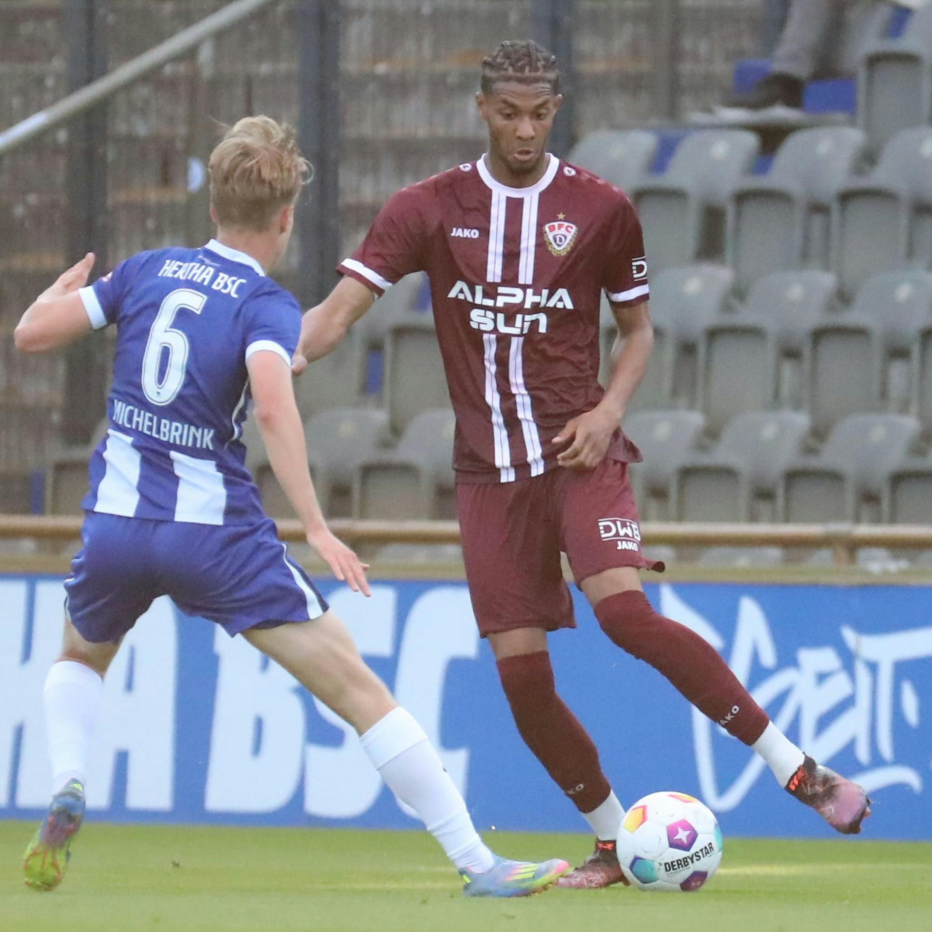 Nicht nur im Regionalligaspiel gegen Hertha BSC II zeigte Amiro Amadou (r.) schon, dass er trotz seiner Größe auch mit dem Ball am Fuß was kann.