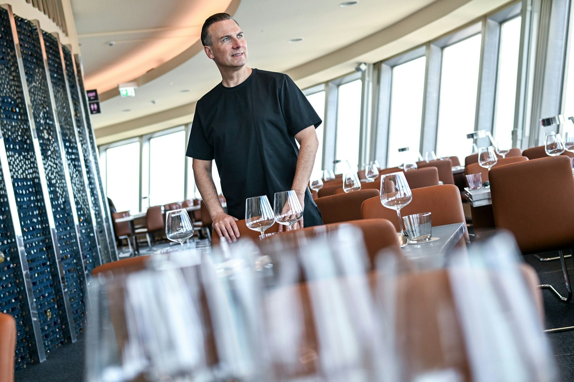 Tim Raue am Eröffnungsabend in seinem neuen Restaurant Sphere im Berliner Fernsehturm