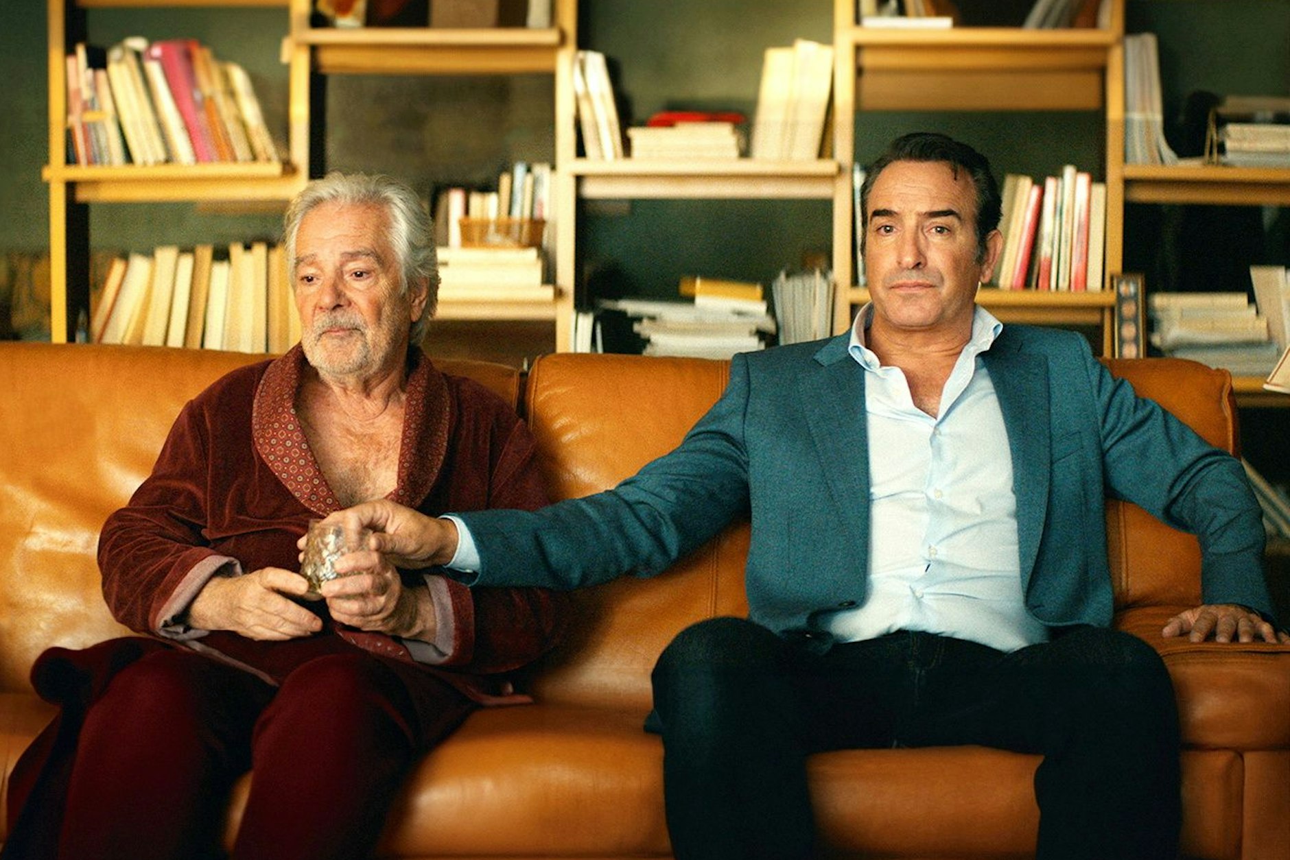 Vater (Pierre Arditi) und Sohn (Jean Dujardin) in der Amazon-Prime-Serie „Alphonse“