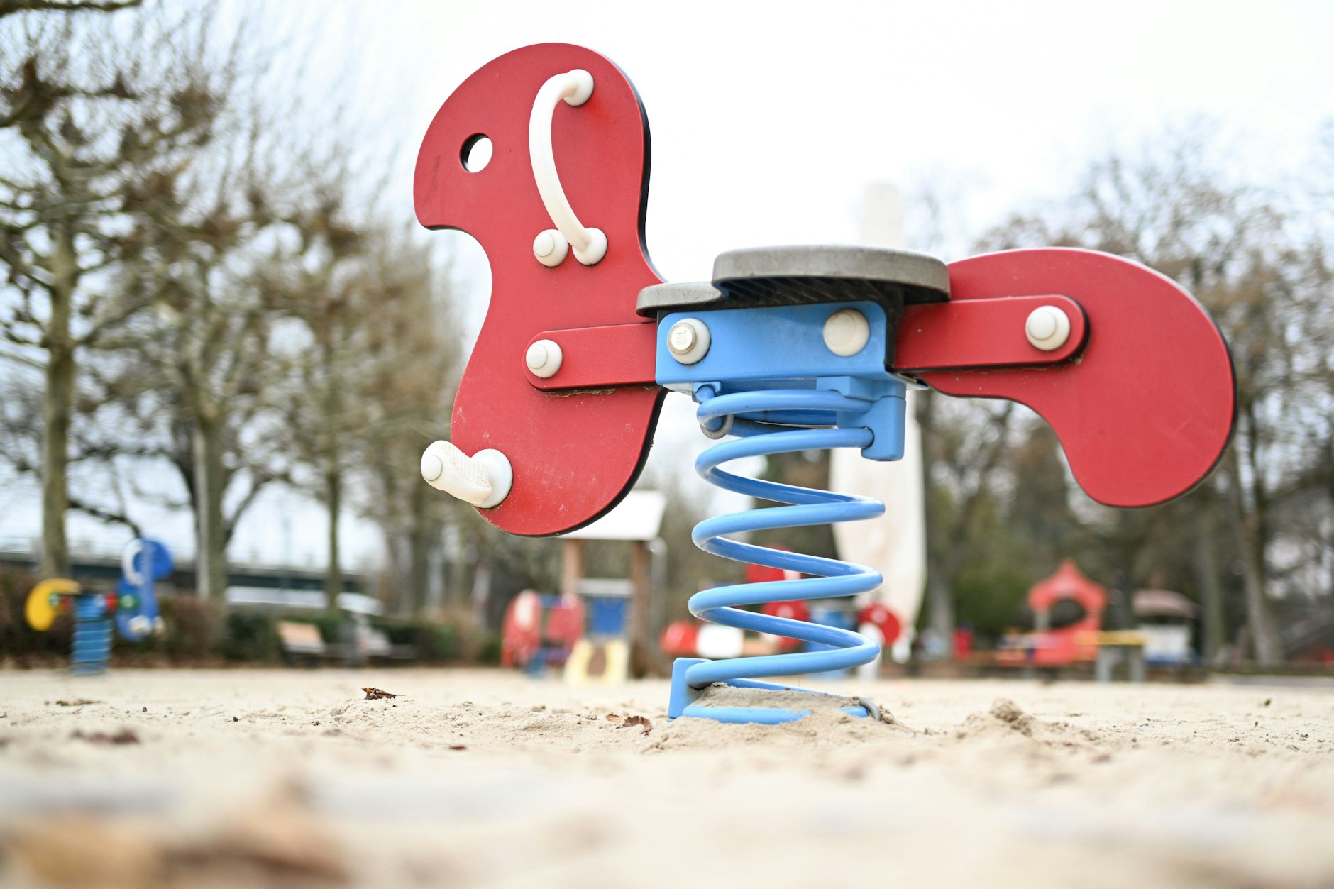 Eine Drogenspitze war auf einem Spielplatz einer Neuköllner Kita vergraben.