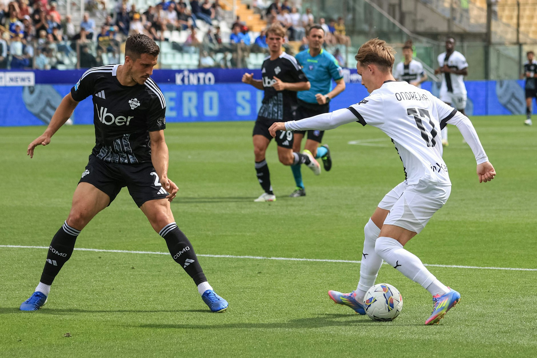 Marc-Oliver Kempf (l.) ist bei Como 1907 schnell ein Leistungsträger geworden und hat maßgeblichen Anteil an der Erfolgsgeschichte des Aufsteigers.
