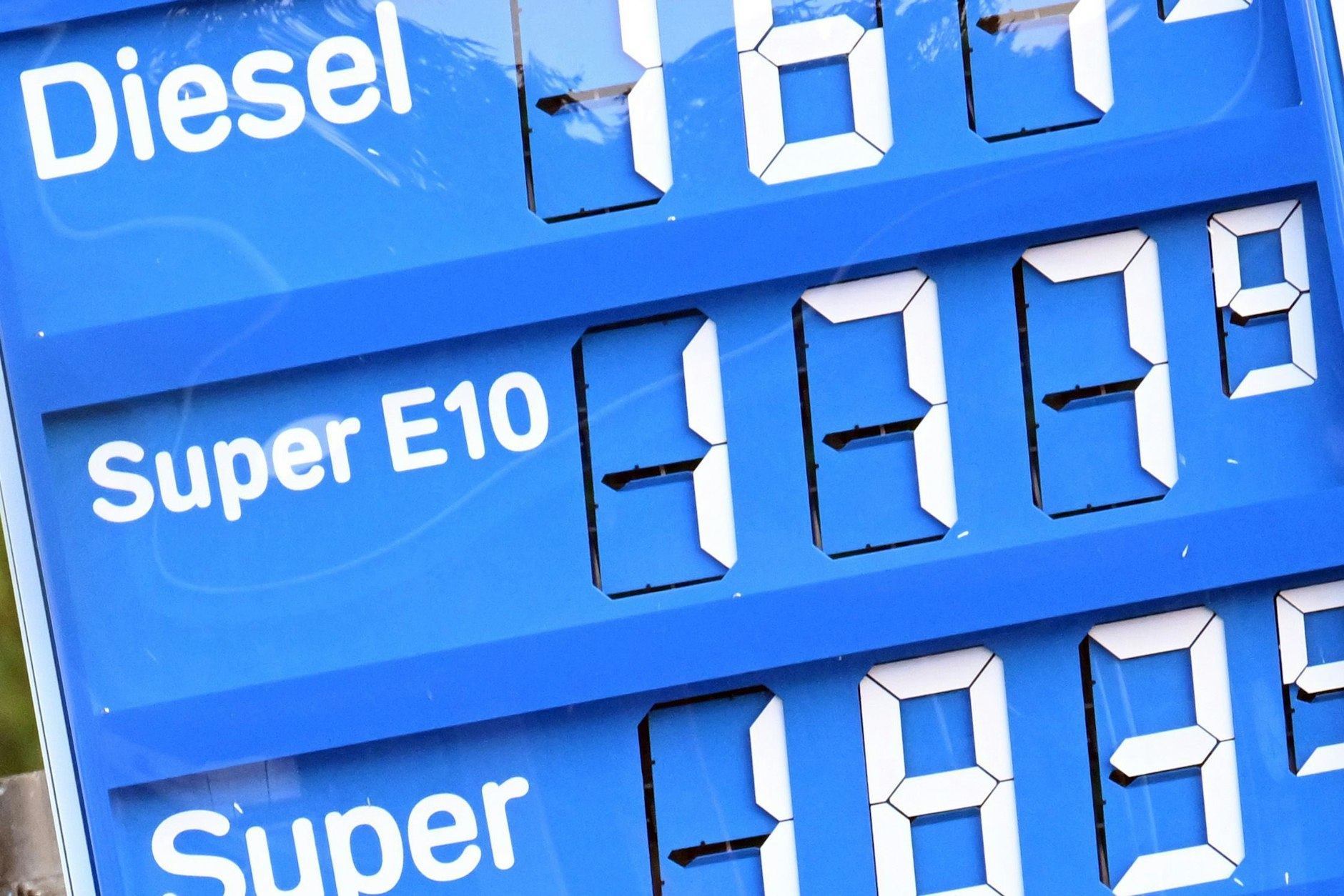 Die Preise an den Tankstellen klettern derzeit.