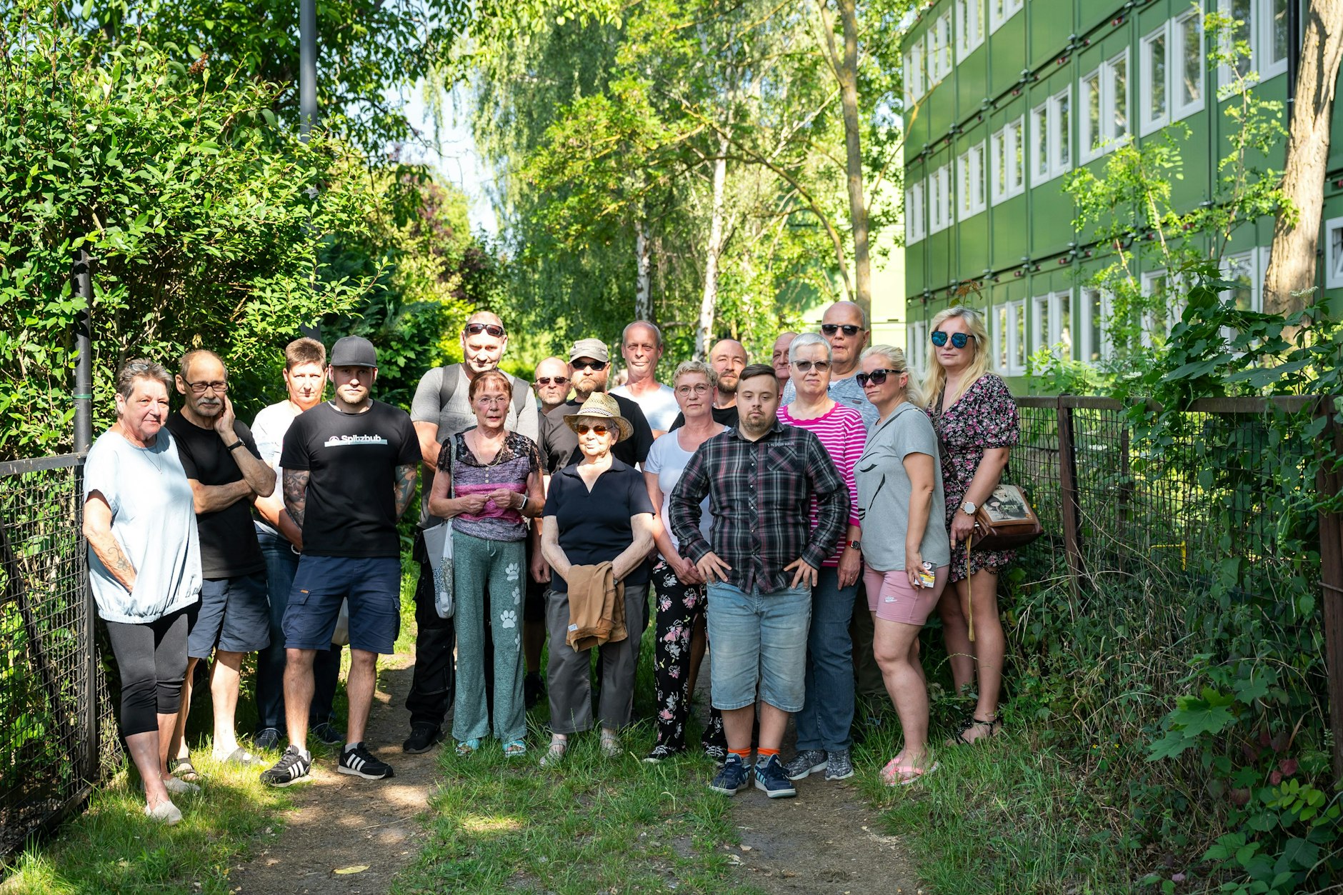 Die Grünauer Straße in Berlin-Köpenick: Die Pächter einer Kleingartenanlage sind sauer über die Wohncontainer für die Flüchtlinge, die mitten in die Anlage gesetzt werden – und darüber, dass sie erst einen Monat nach Baubeginn informiert wurden.