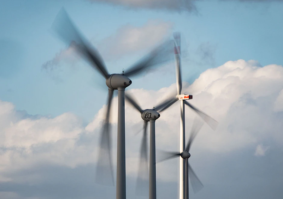 Ausbau erneuerbarer Energien – aber wo? In Berlin sorgt die Frage weiterhin für Streit und Unsicherheit.