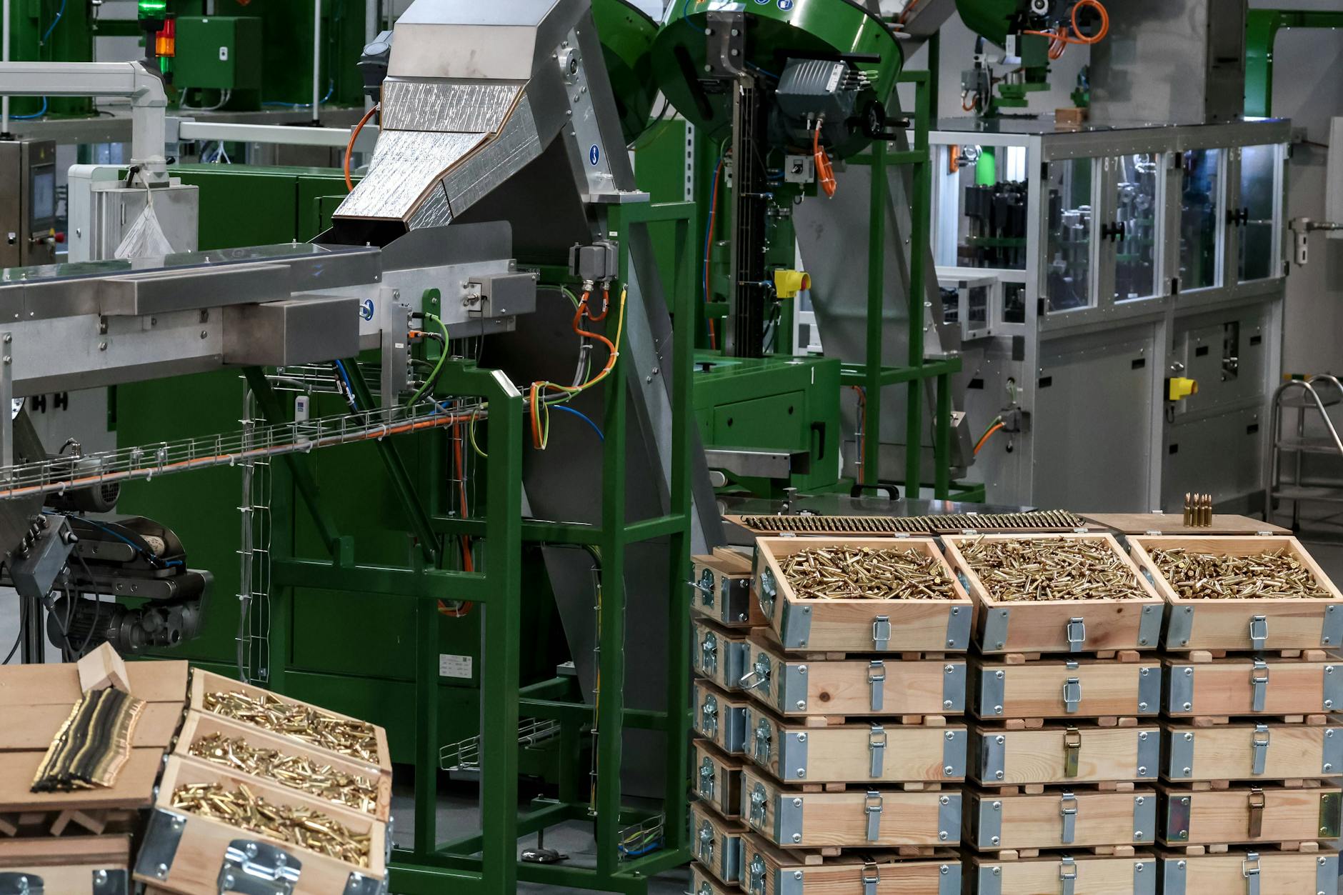 Openingsdag van een nieuwe hal in een munitiefabriek in Polen om de productie aanzienlijk te verhogen