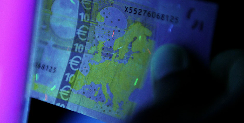 Die EZB ließ das Europa-Relief auf die Rückseite sämtlicher Euro-Banknoten drucken (Symbolbild).