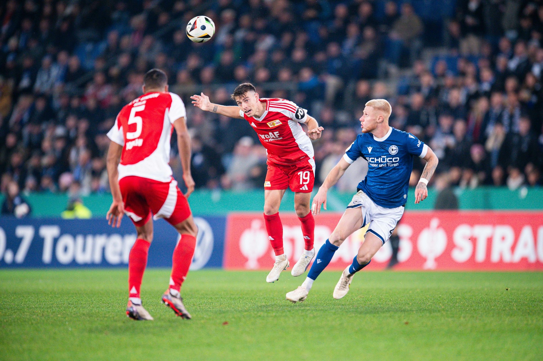 Louis Oppie spielte in der Jugend acht Jahre für Hertha BSC und könnte bald das Trikot des 1. FC Union tragen. Was der Verteidiger drauf hat, bekamen die Eisernen im Pokal in Bielefeld zu spüren (0:2).