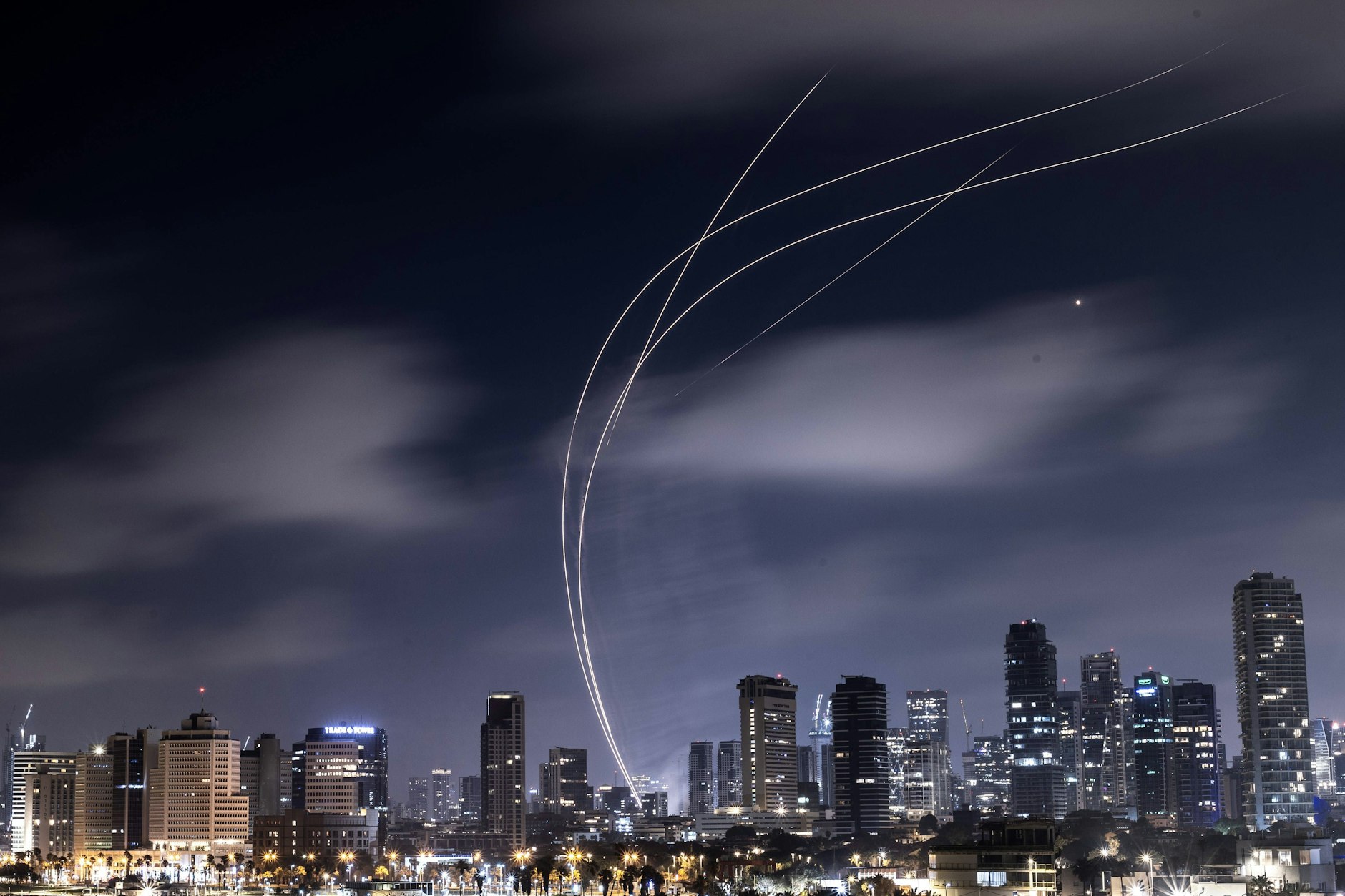 Tel Aviv: Der Iran schießt weiterhin Raketen auf Israel ab.