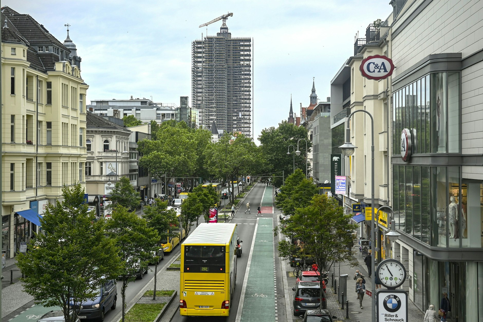 Der Immobilienkrimi geht in die nächste Runde: Es geht um das Hochhaus in Steglitz, das derzeit eine Baustelle ist.