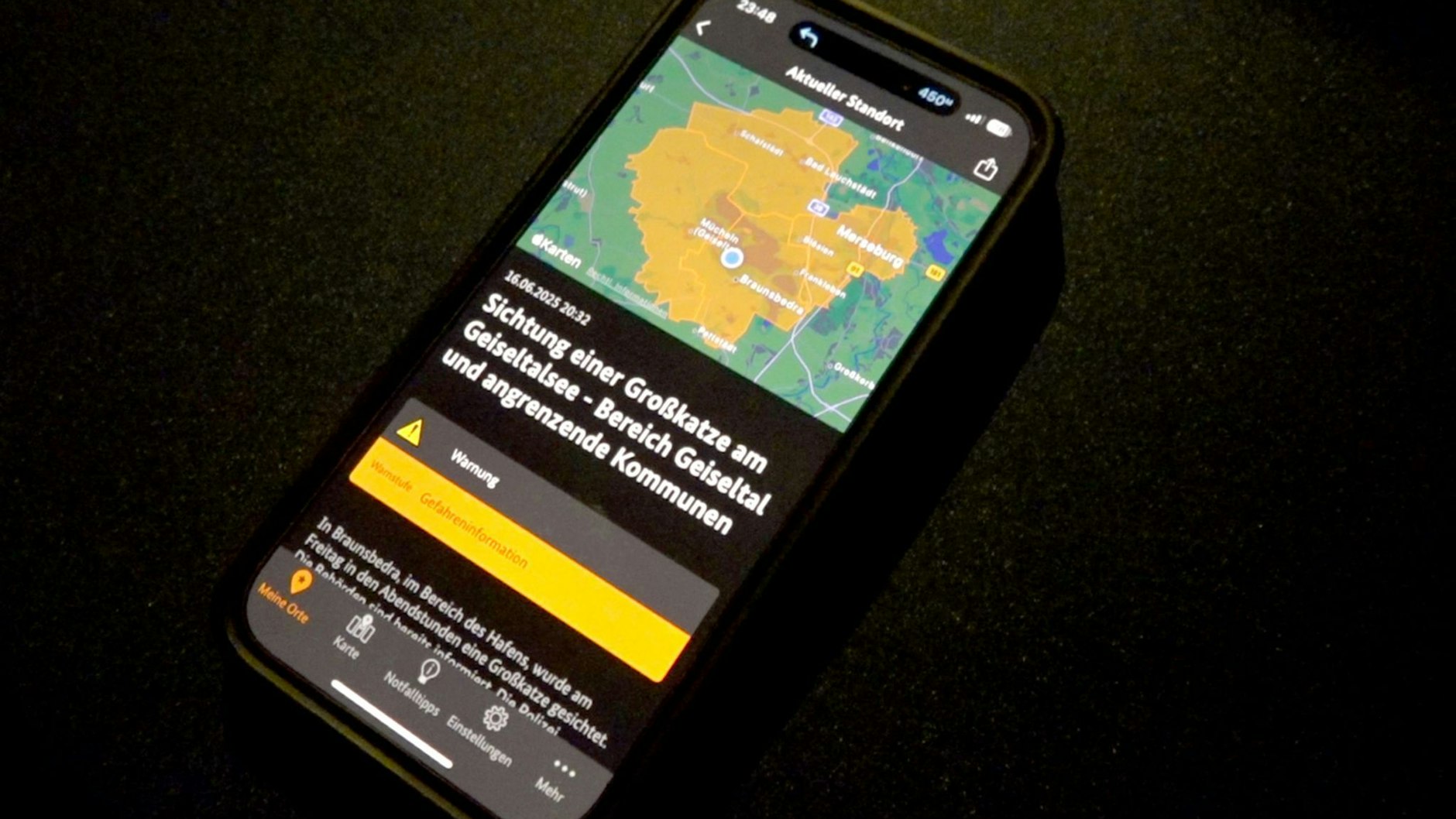 Die Warn-Apps Nina und KatWarn verweisen auf die Sichtung einer Großkatze am Geiseltalsee im südlichen Sachsen-Anhalt.