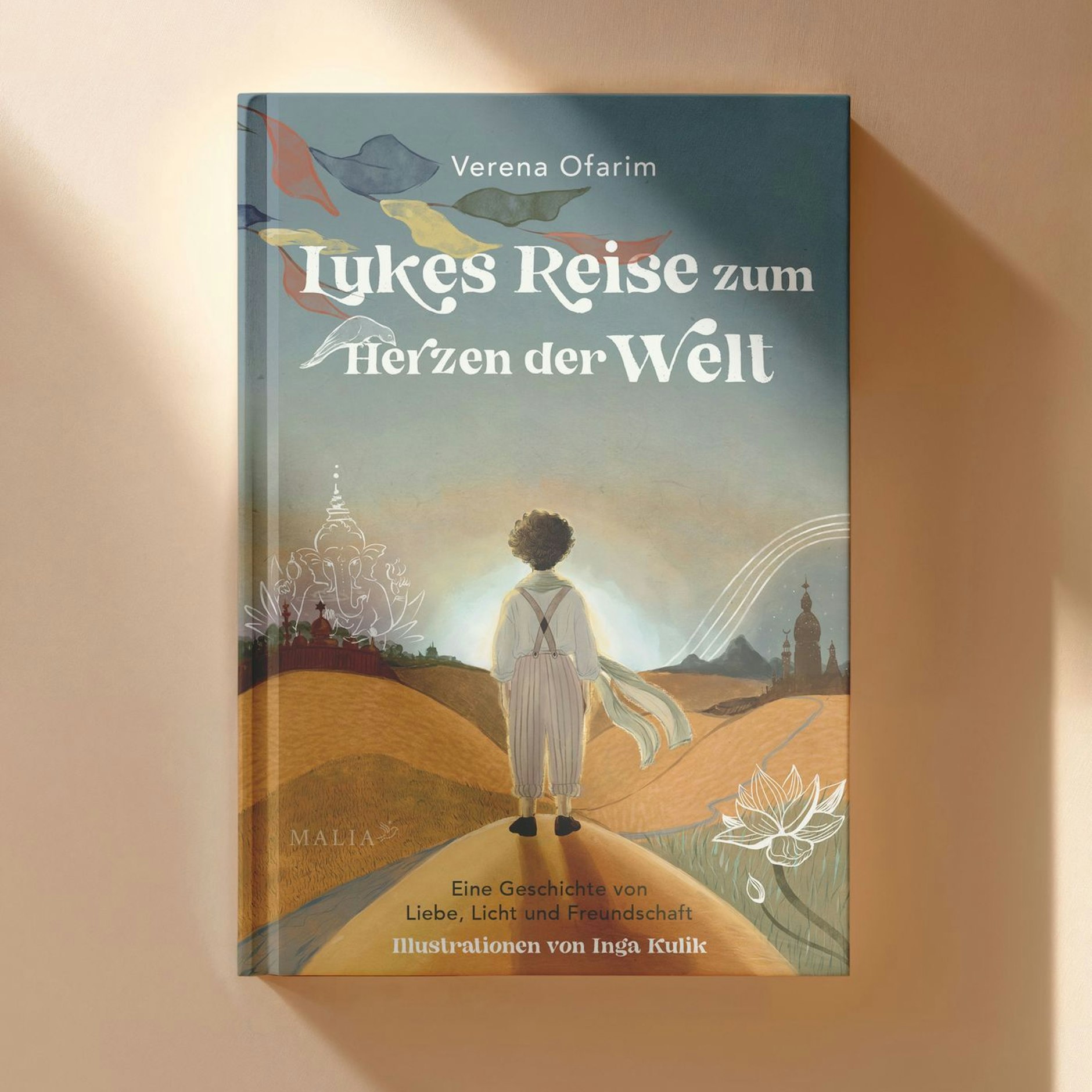 Das neue Buch von Verena Ofarim heißt „Lukes Reise zum Herzen der Welt“.