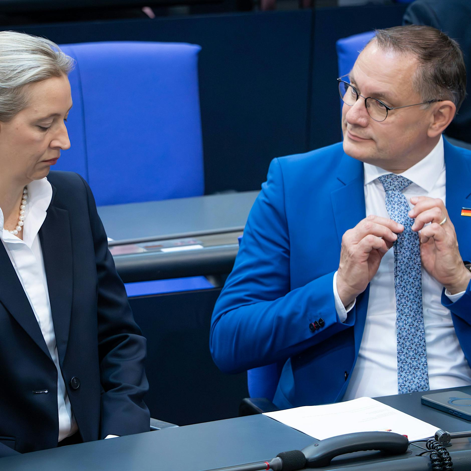 Verdoppelter Satz: AfD-Chefs Weidel und Chrupalla erhöhen sich selbst das Gehalt