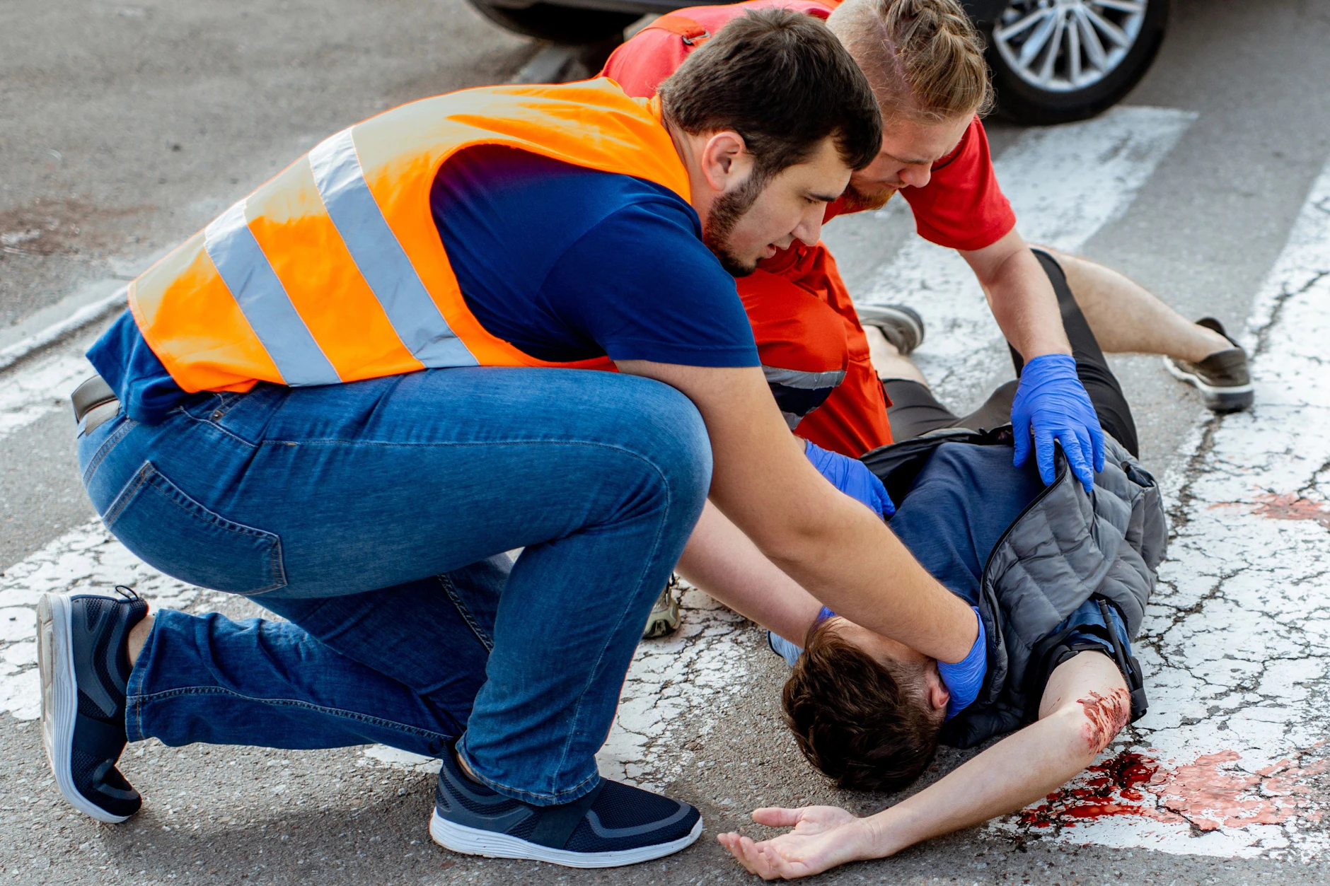 Wichtigste Regel für Ersthelfer: Den Rettungsdienst verständigen! Der Zeitfaktor ist entscheidend.